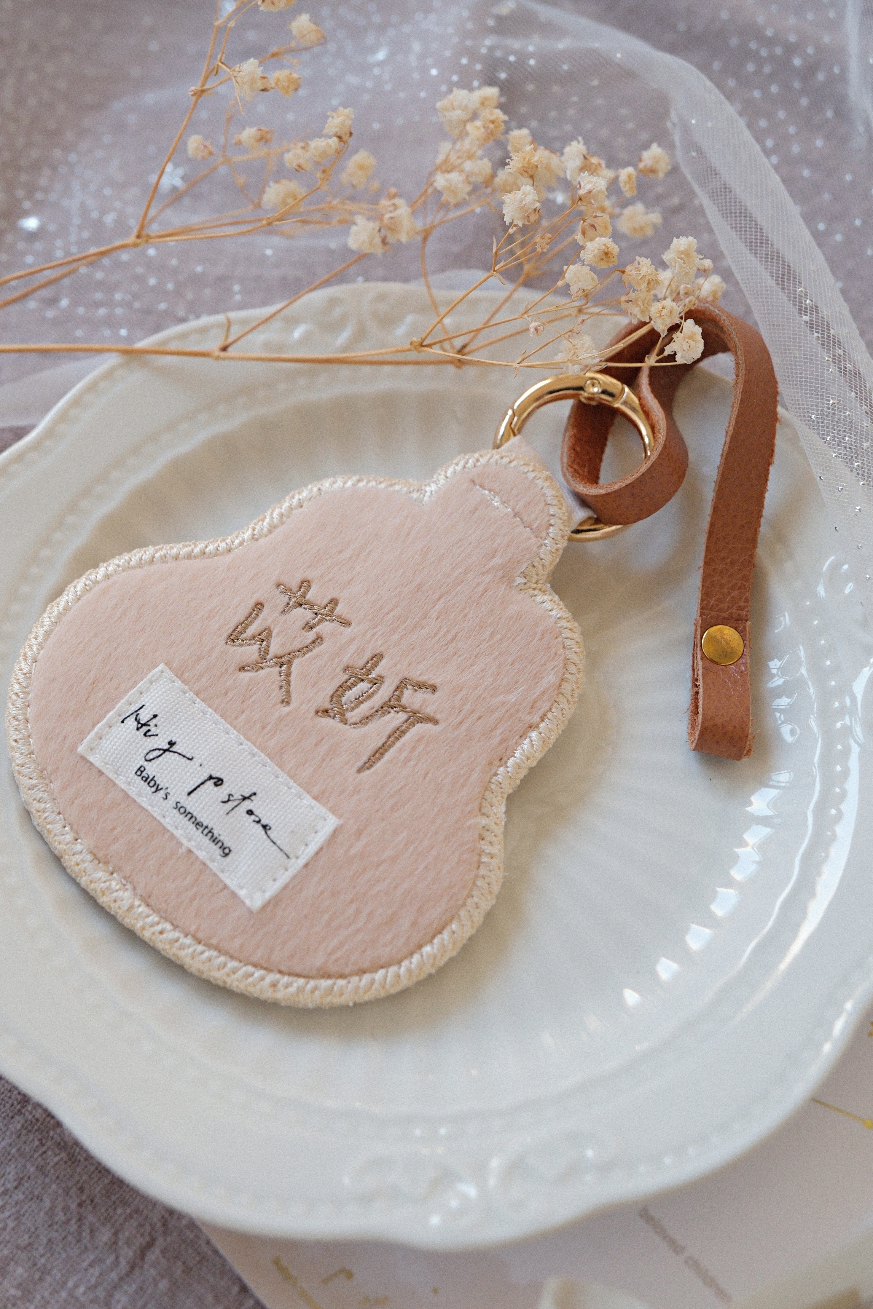 Hi Y.P store-刺繡萬用皮飾-獨家設計-軟糖兔