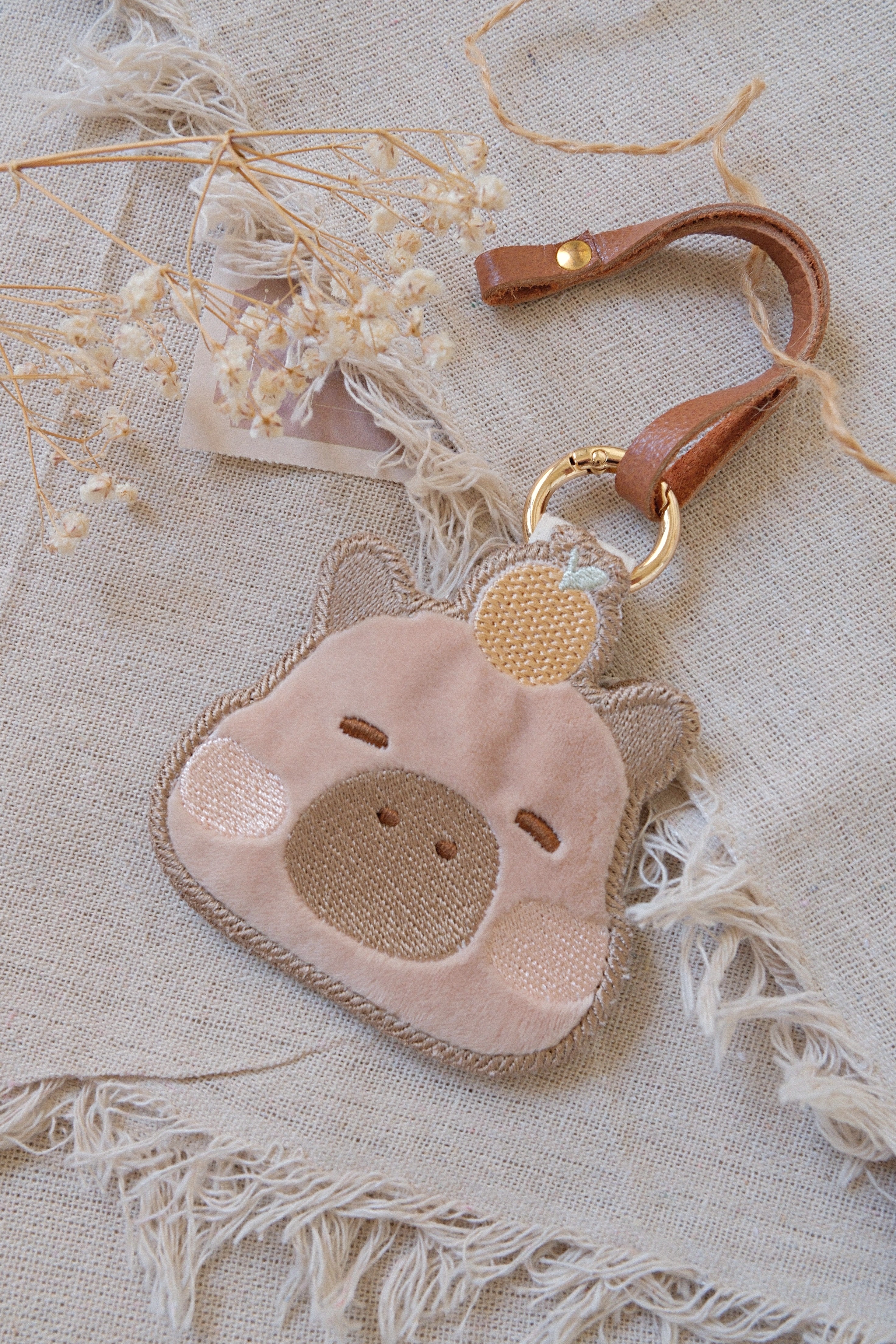 Hi Y.P store-刺繡萬用皮飾-獨家設計-卡皮巴拉