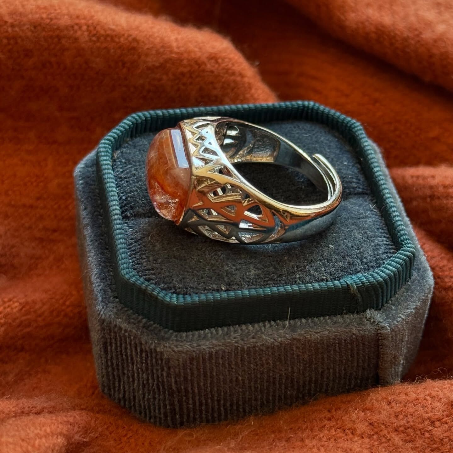 [原石] 紅膠花 水晶戒指 男戒