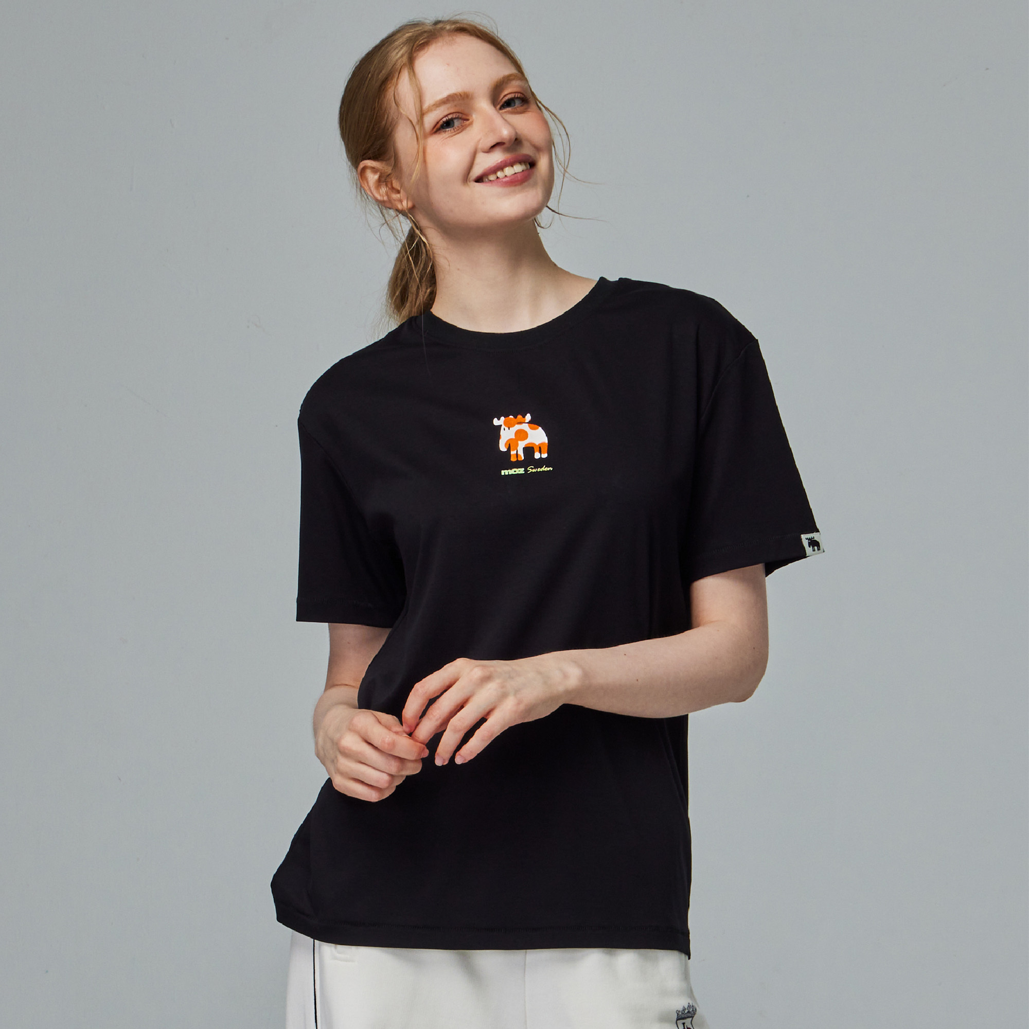 moz瑞典 植絨圓點駝鹿 冰河棉 100%純棉 涼感彈力T恤-經典黑(亞洲版)女款