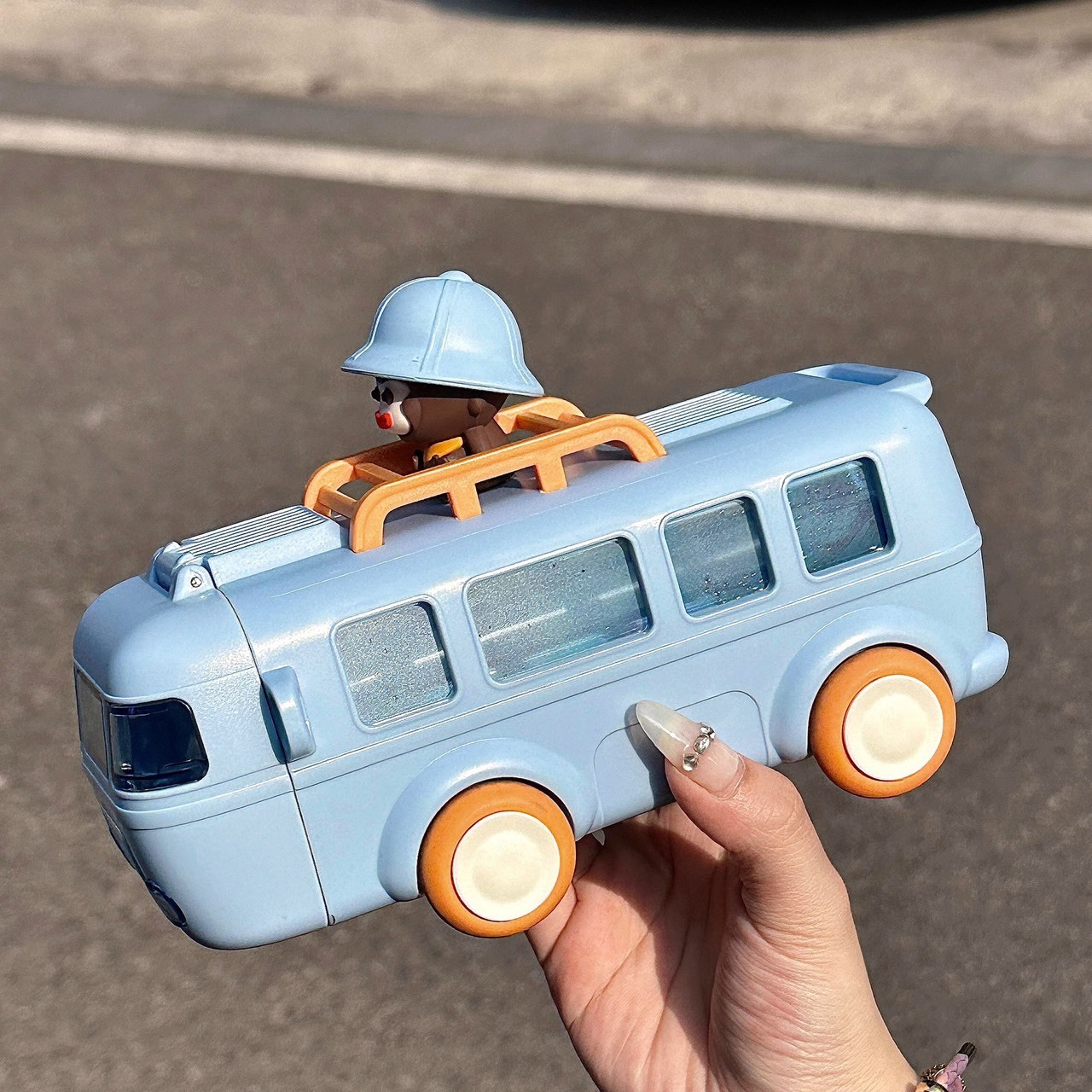 玩偶巴士造型水壺