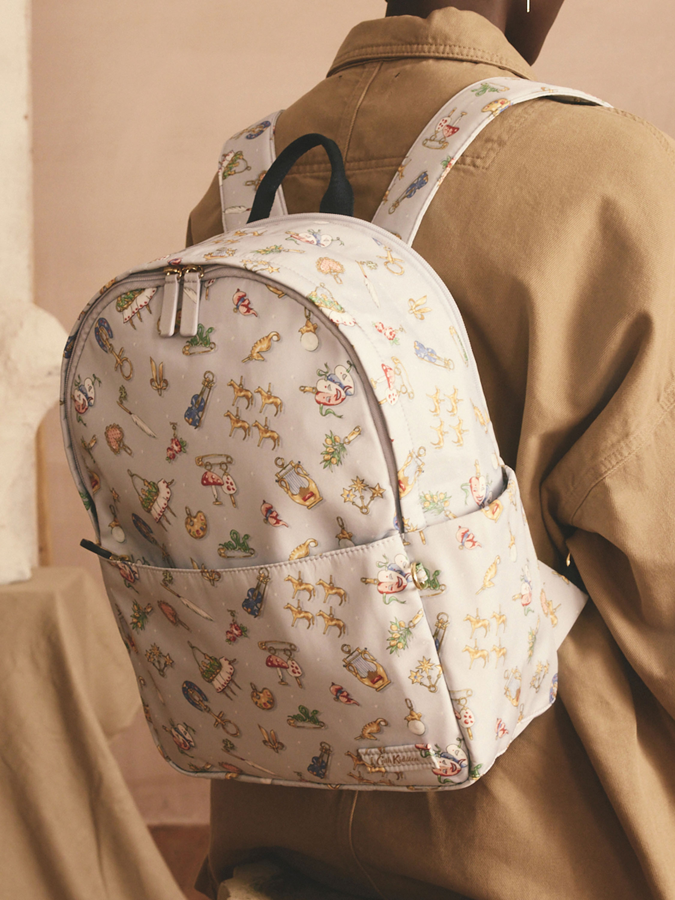 Charmed 入門款雙層後背包