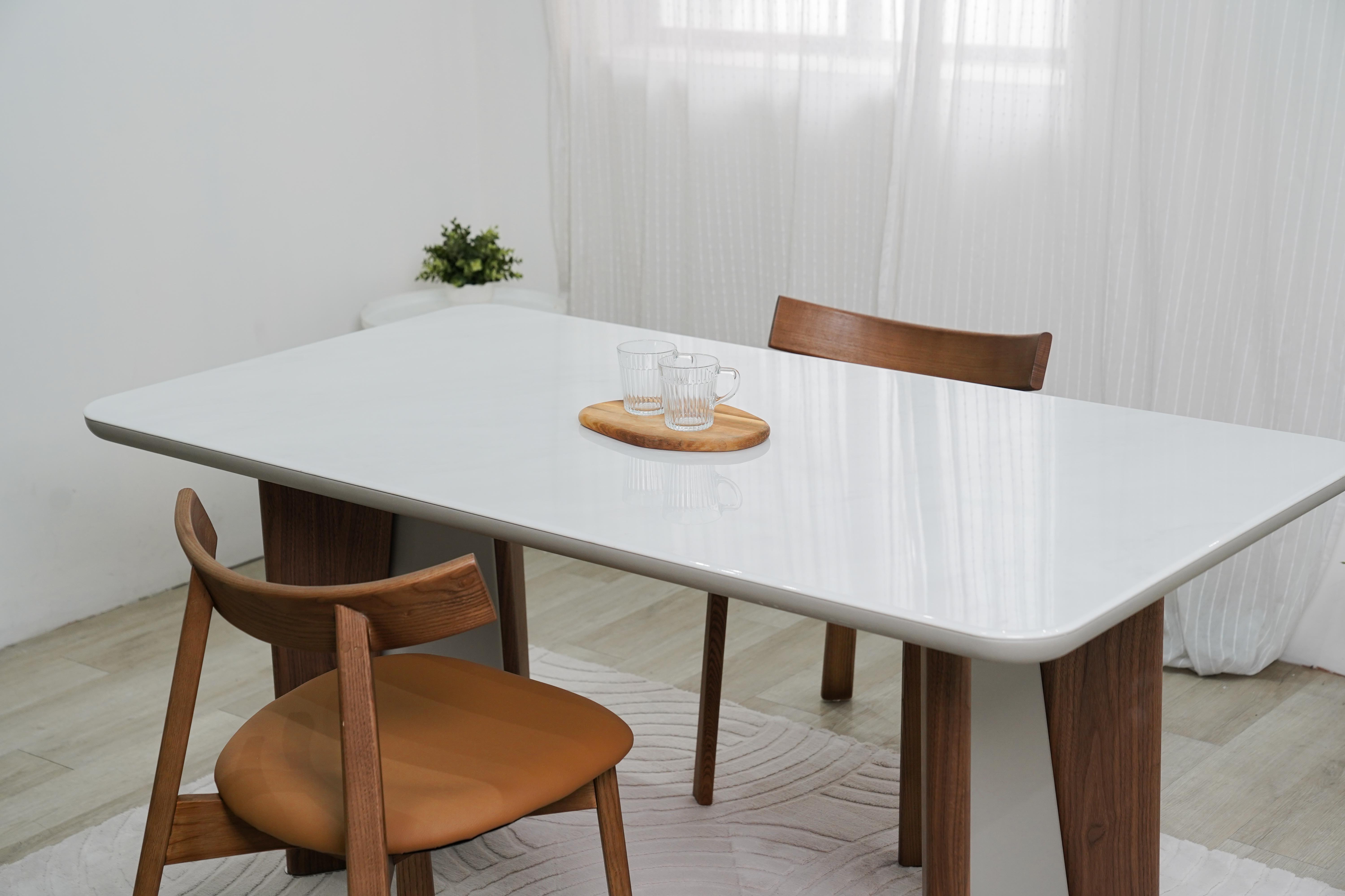 里奧 TA507 餐桌｜理性線條 × 細膩材質