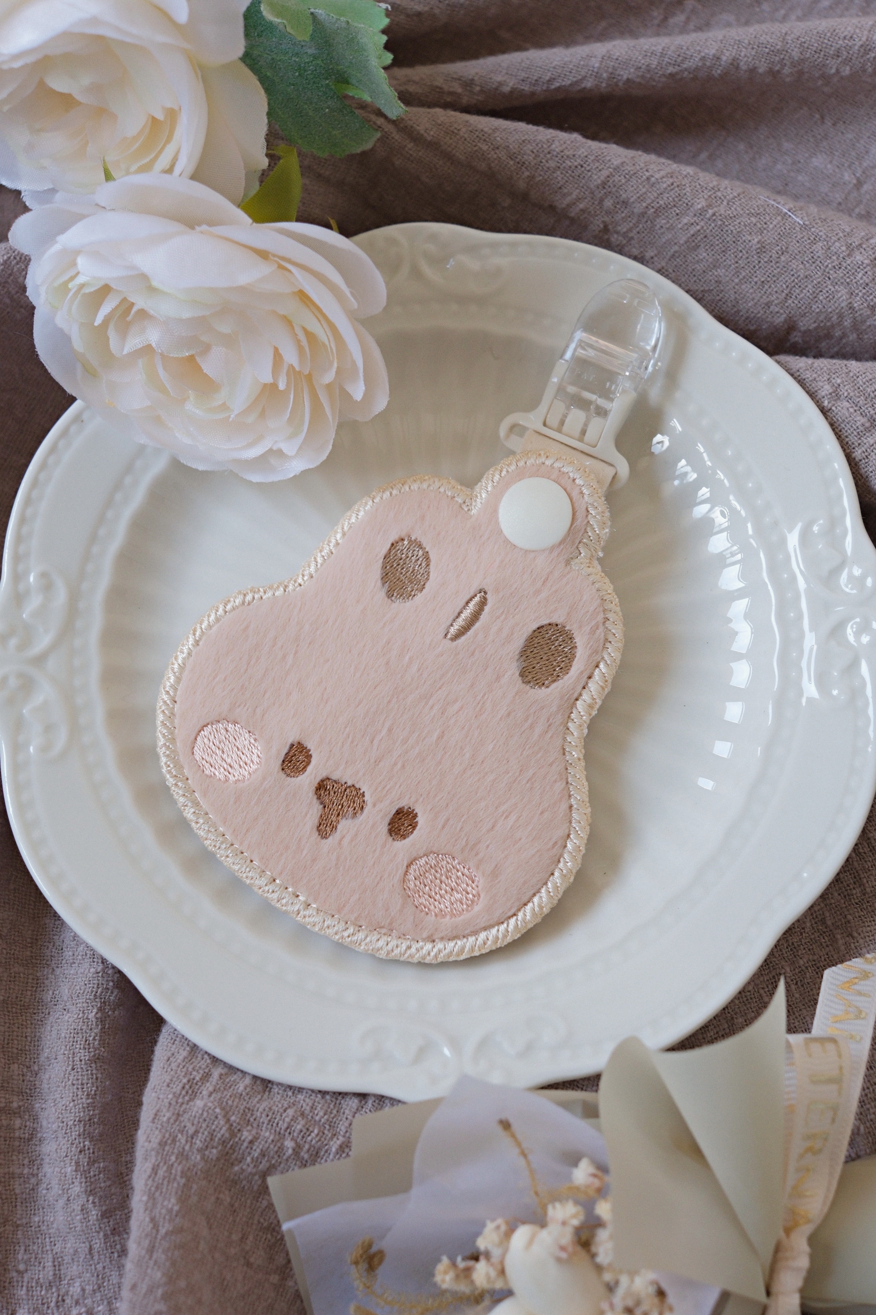 Hi Y.P store-刺繡平安符袋-獨家設計-軟糖兔