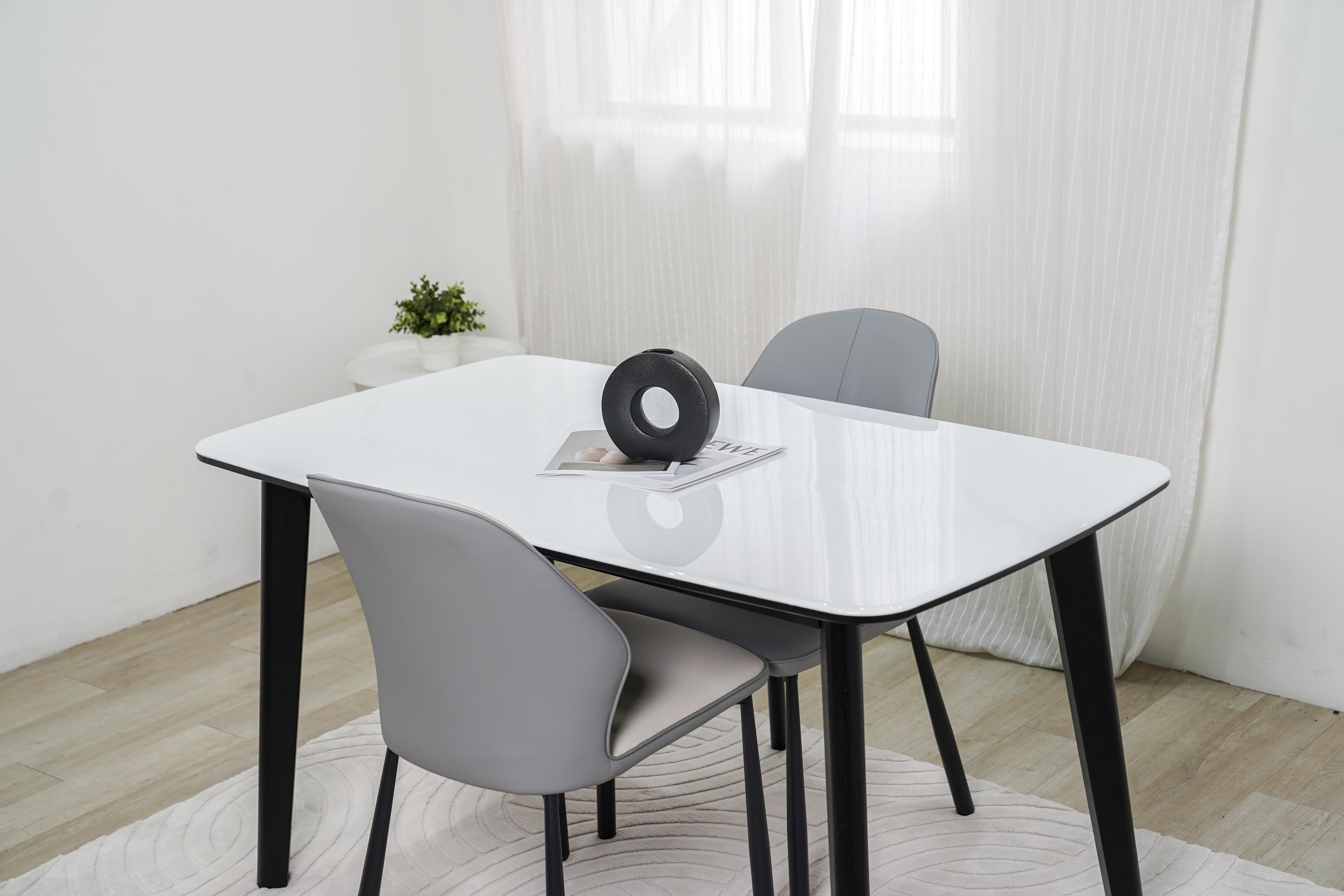 簡約 TA520 餐桌｜純粹黑白 × 現代極簡