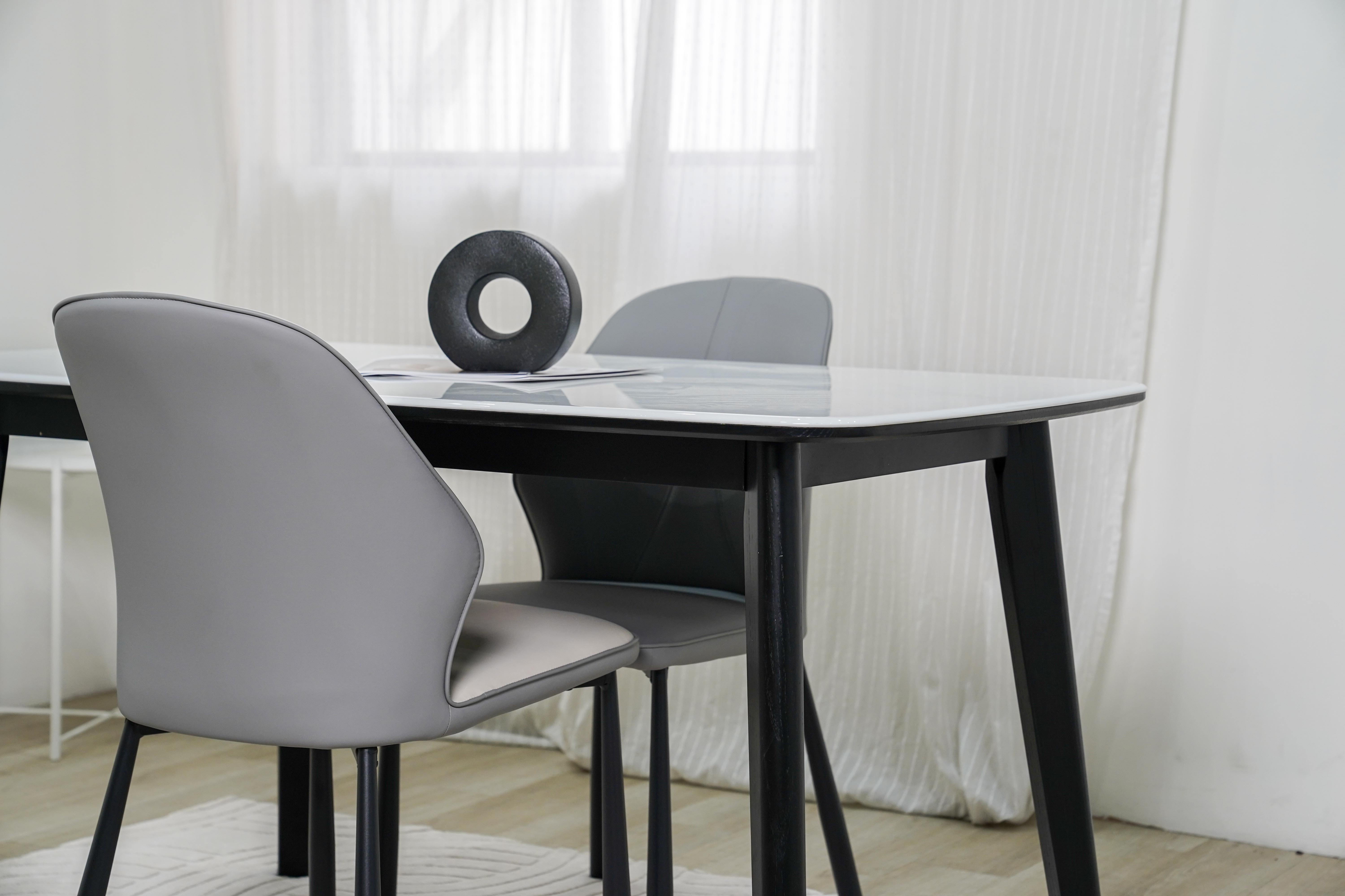 簡約 TA520 餐桌｜純粹黑白 × 現代極簡