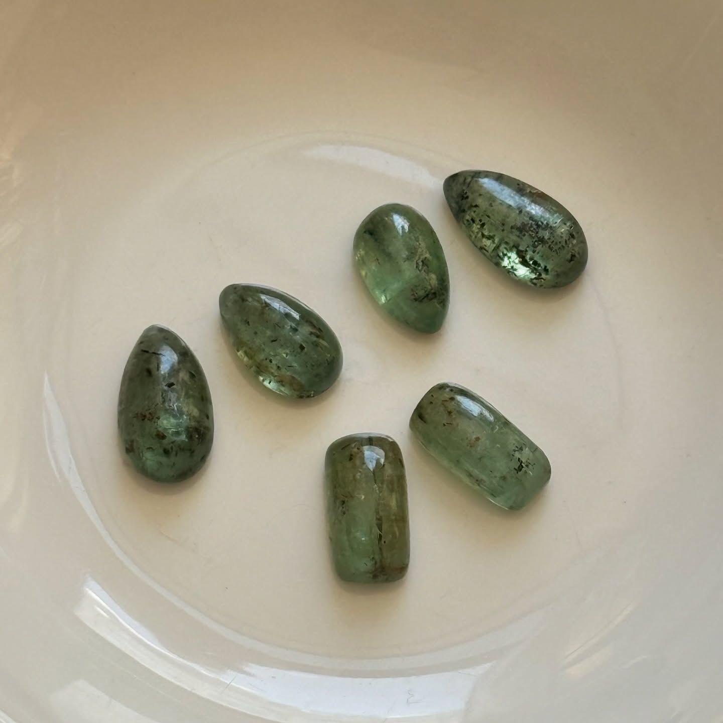 [原石] 薄荷綠藍晶石 水晶蛋面