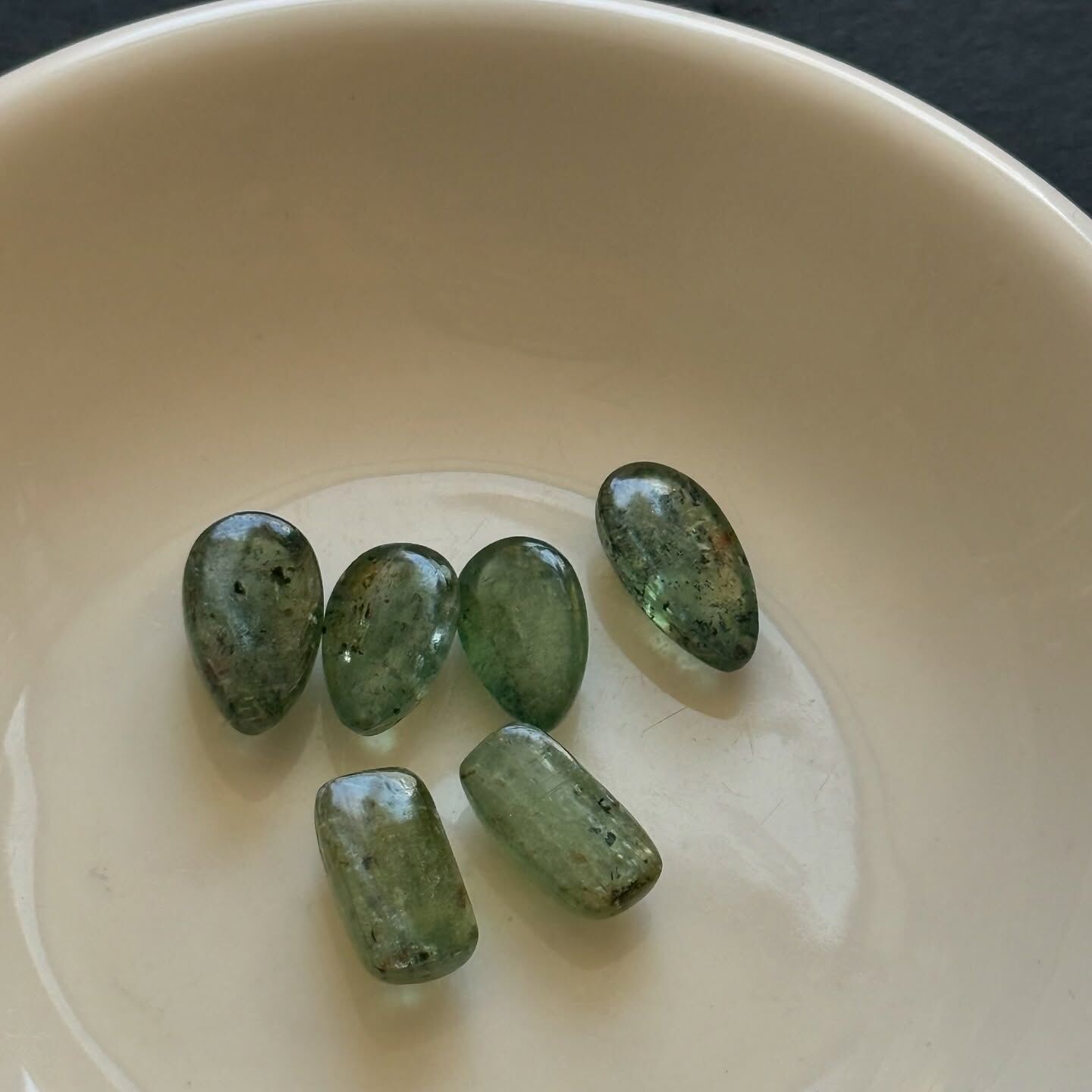 [原石] 薄荷綠藍晶石 水晶蛋面