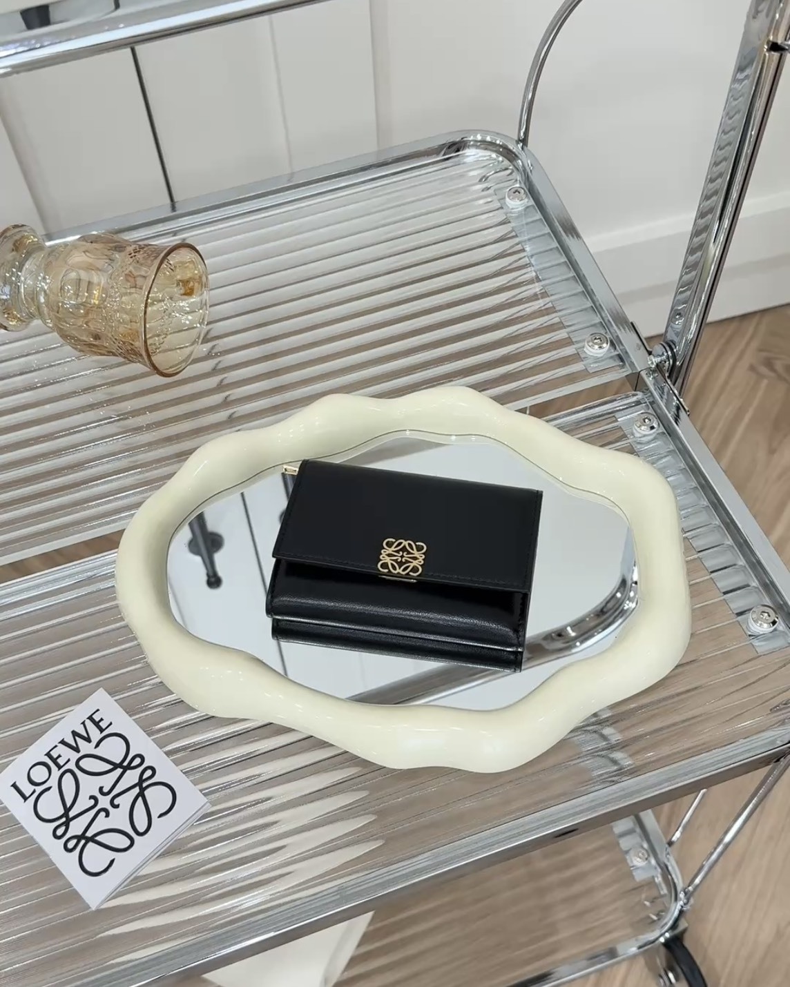 LOEWE｜納帕小牛皮小號三折短夾 黑色