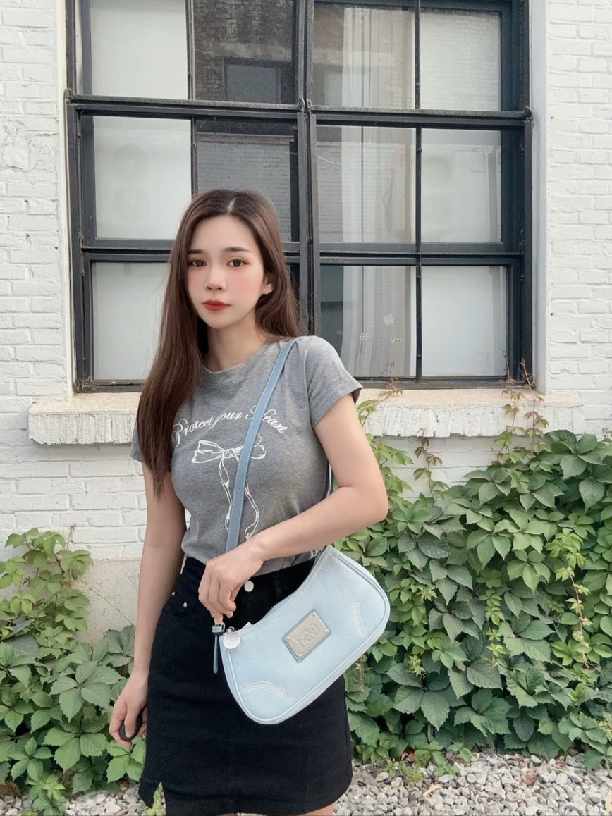 LEE 牛仔鐵牌腋下包