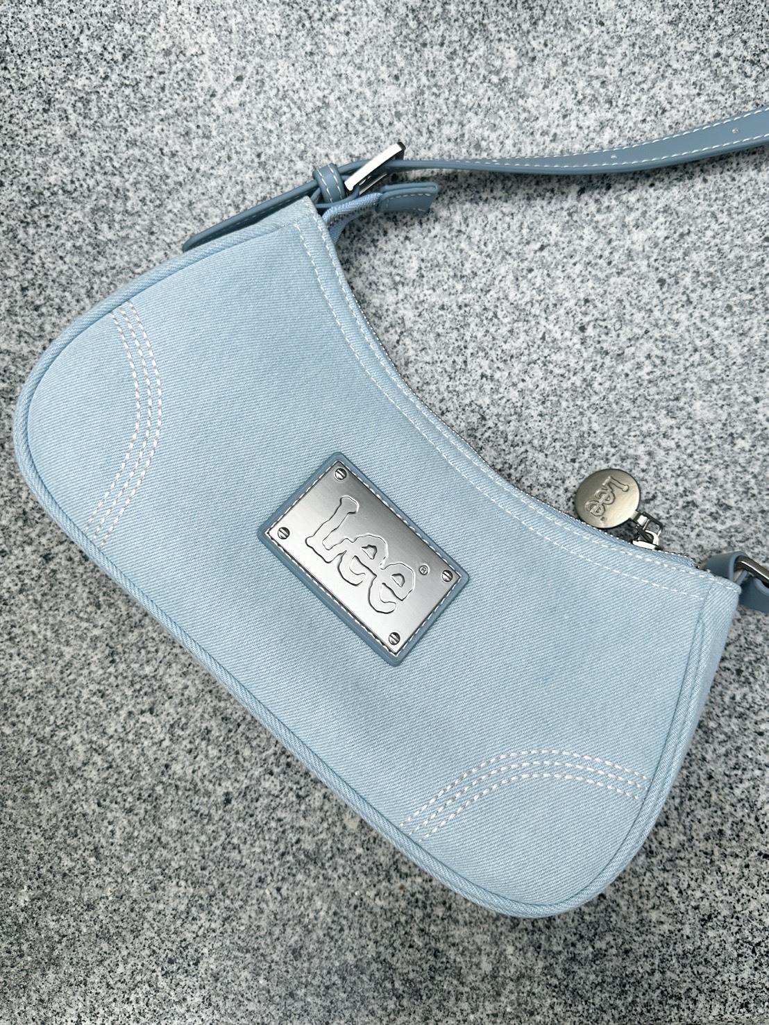 LEE 牛仔鐵牌腋下包