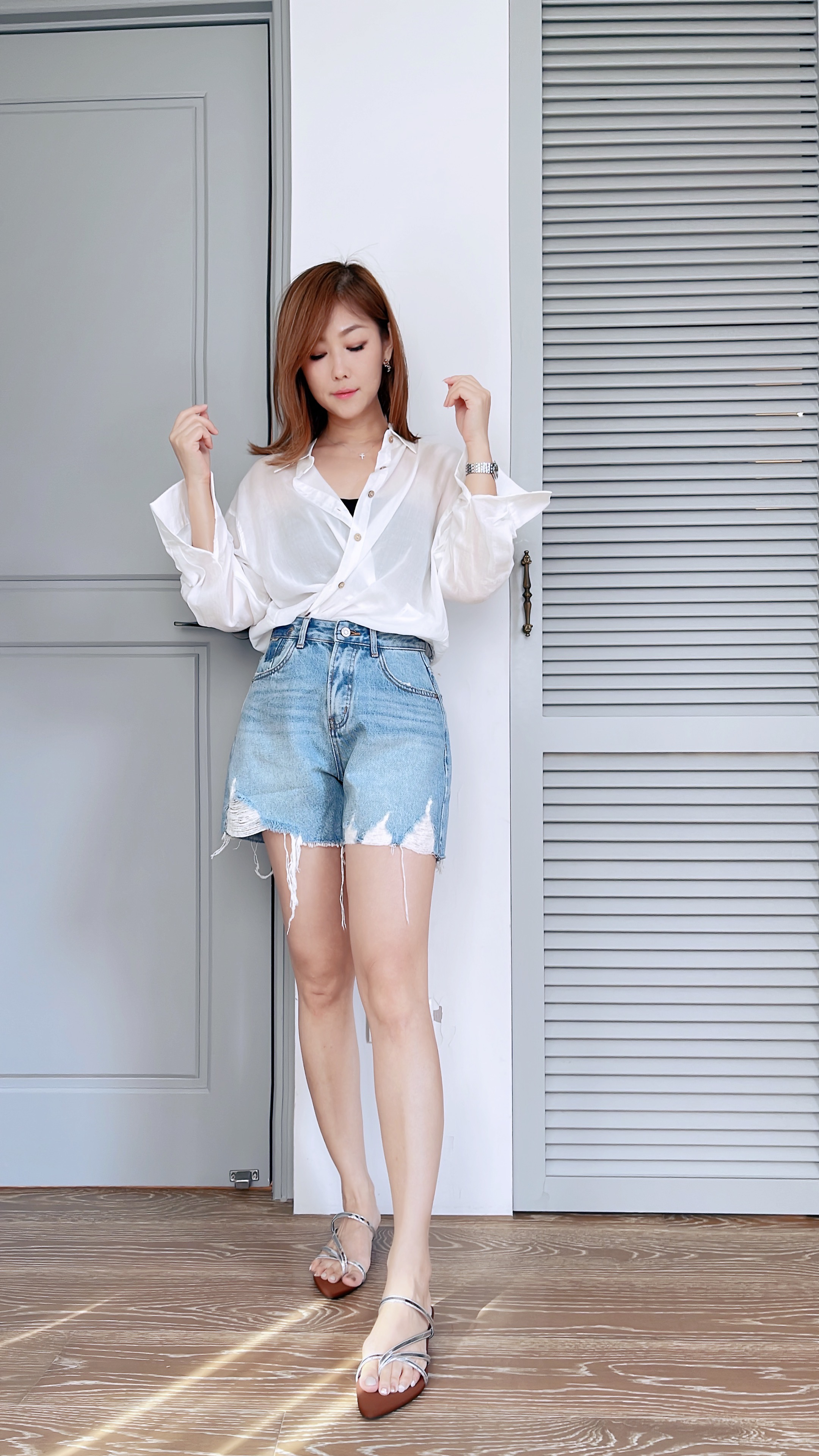 Nellie&Co. 高腰刷色破洞鬚邊牛仔熱褲 (特）