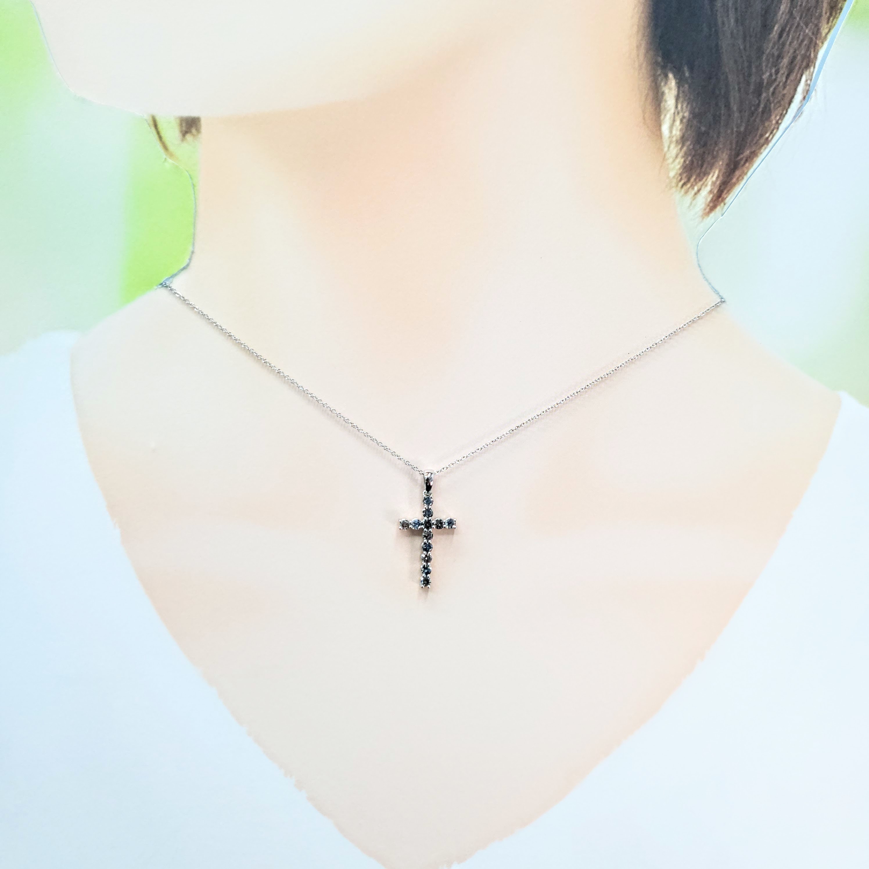 18K White Gold 0.51ct Silvery Grey Diamond Pendant