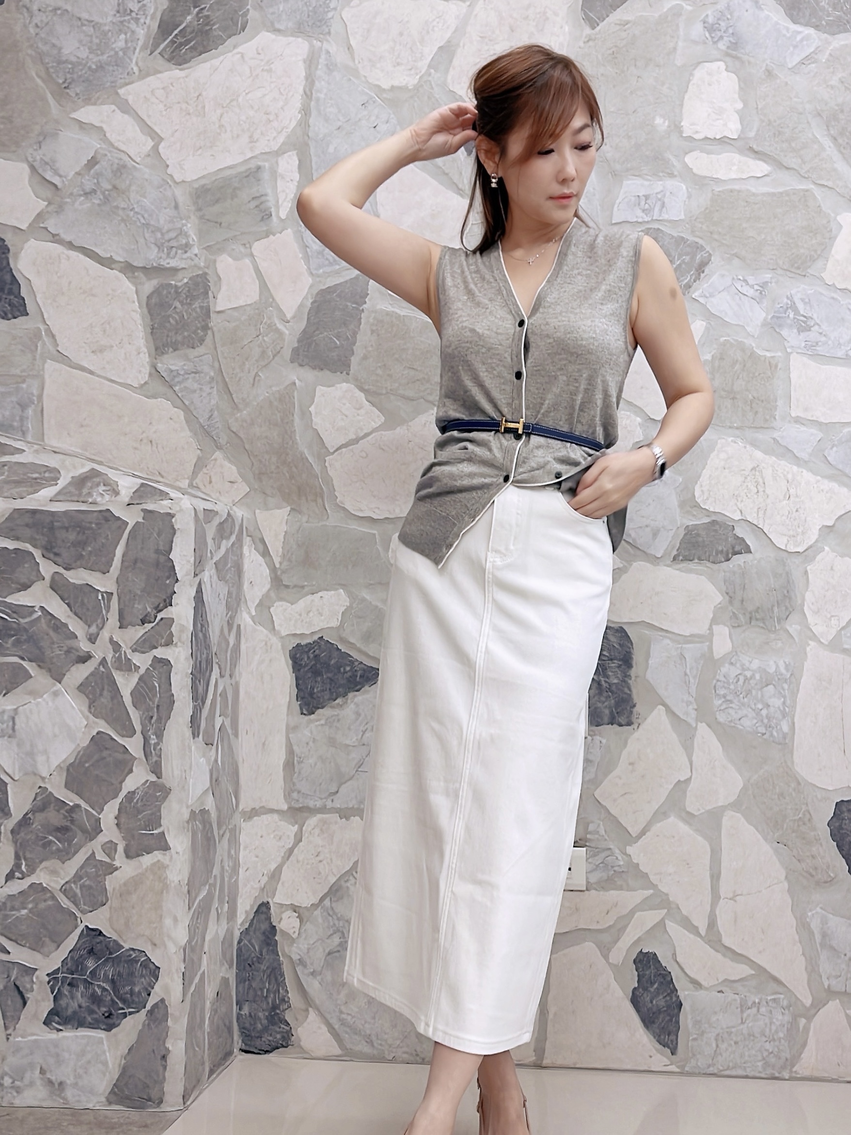 Nellie&Co.百搭高腰後開叉牛仔裙