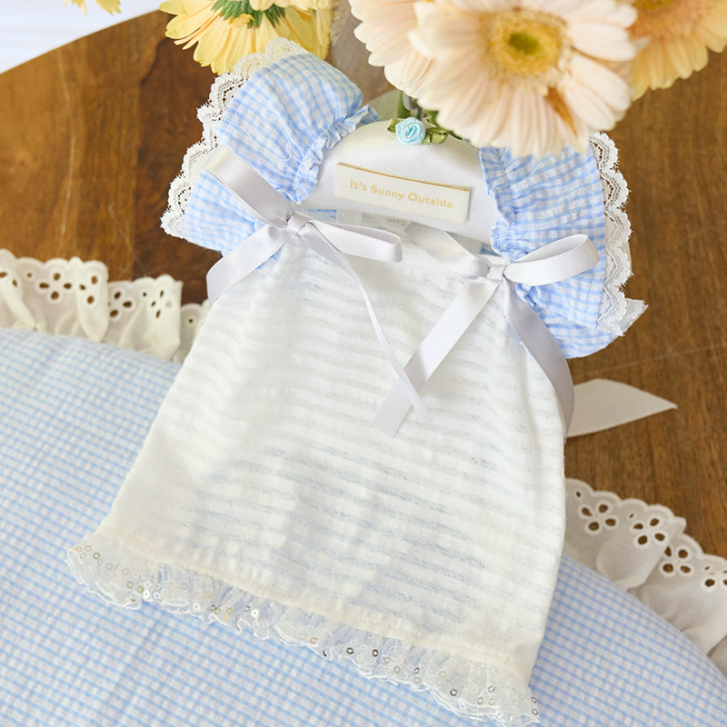 涼夏Irene荷葉蕾絲上衣-嬰兒藍- It’s sunny outside