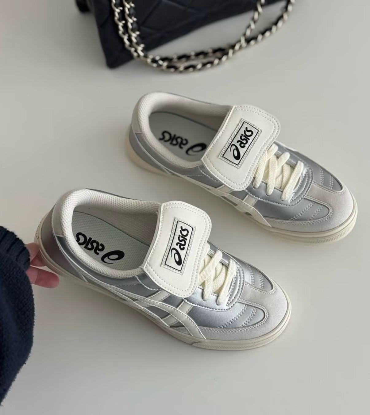 Asics Aaron 2.0 銀色薄底板鞋 男女同款