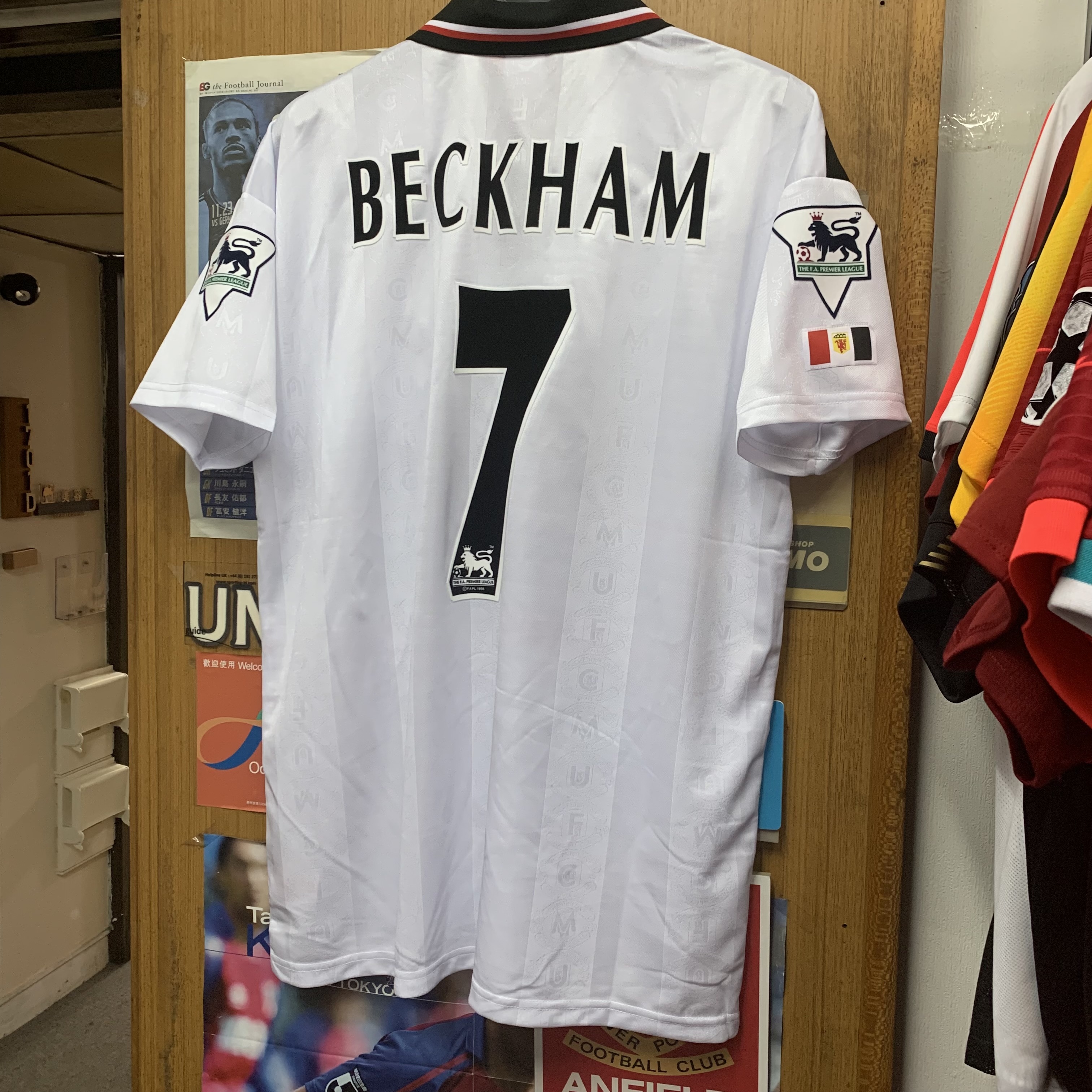 1998 Manchester United Retro Away Shirt with 7 Beckham & Patch