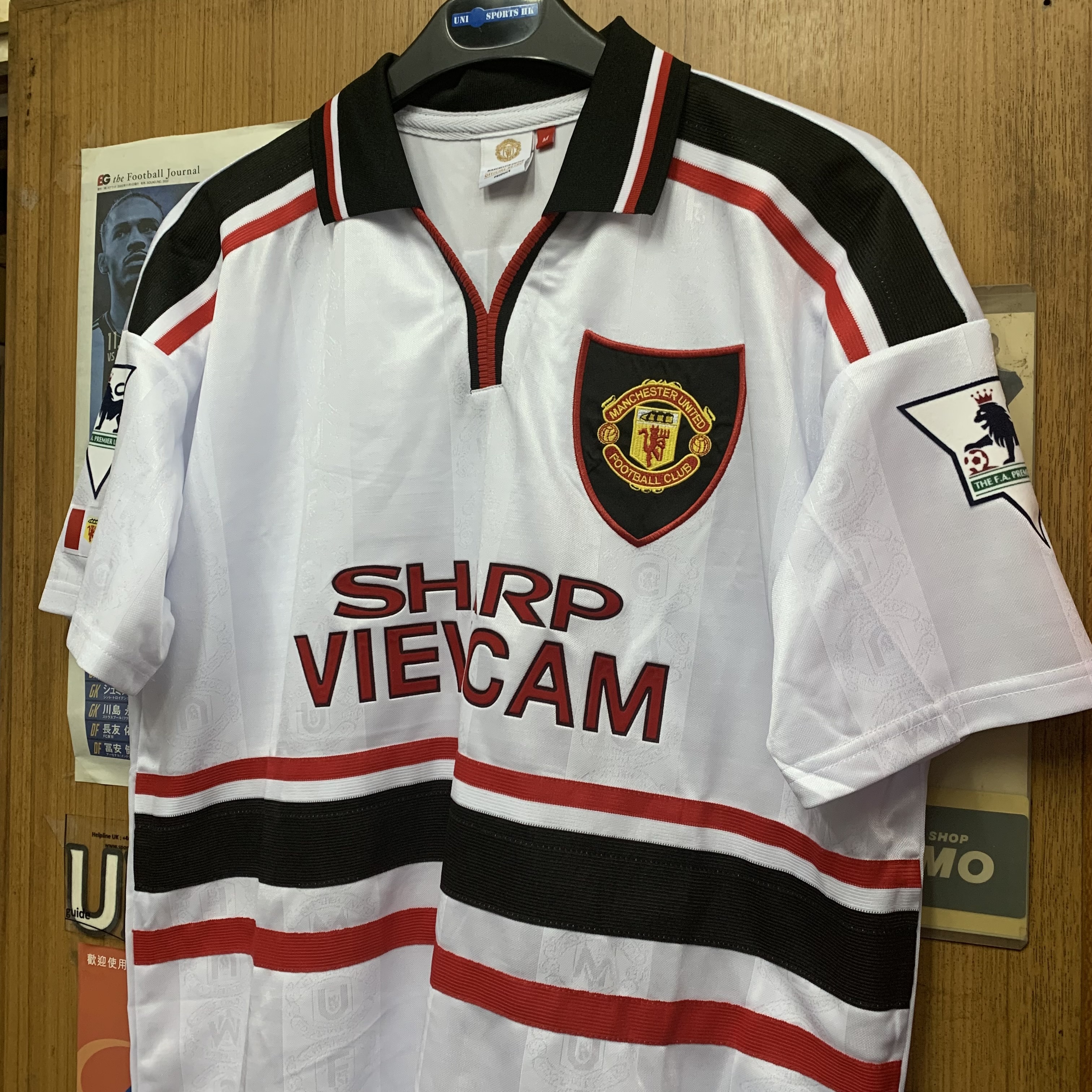1998 Manchester United Retro Away Shirt with 7 Beckham & Patch