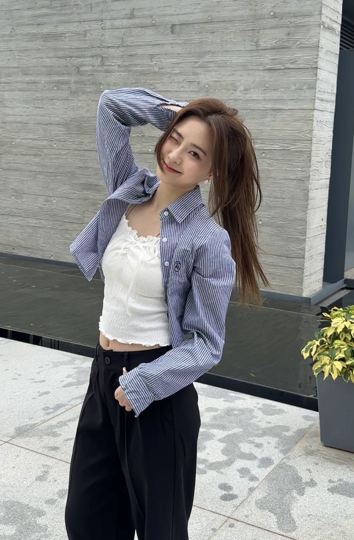 韓妹必備！Logo Stripe Crop Shirt