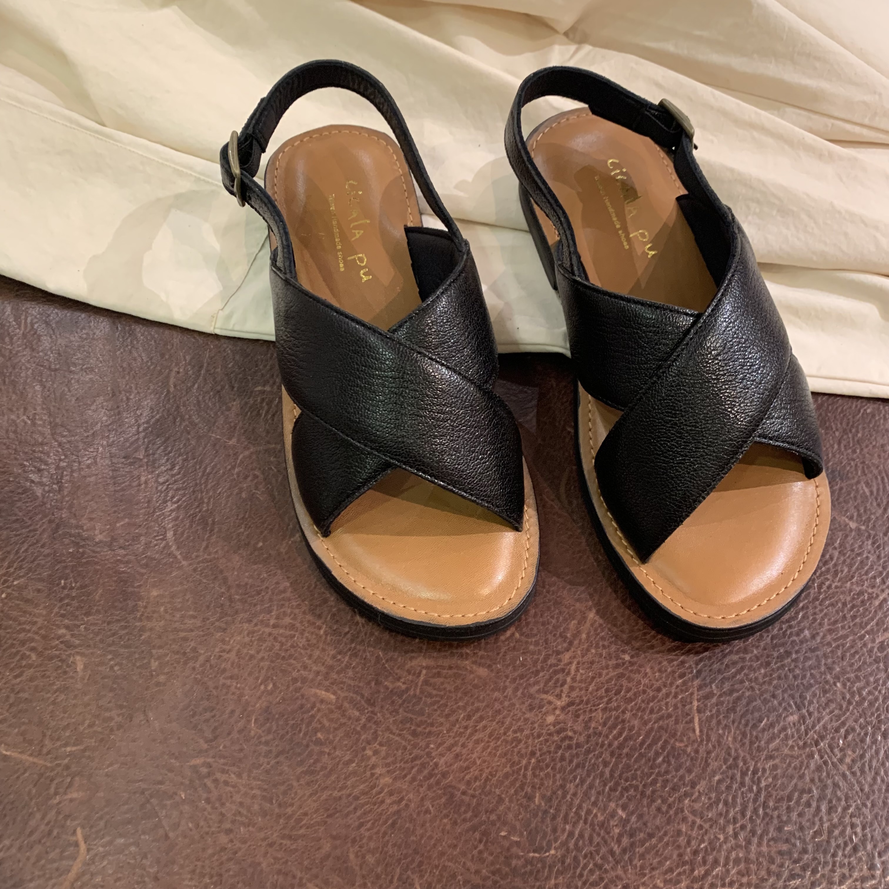 7902 義大利黑色羊皮 交叉涼鞋