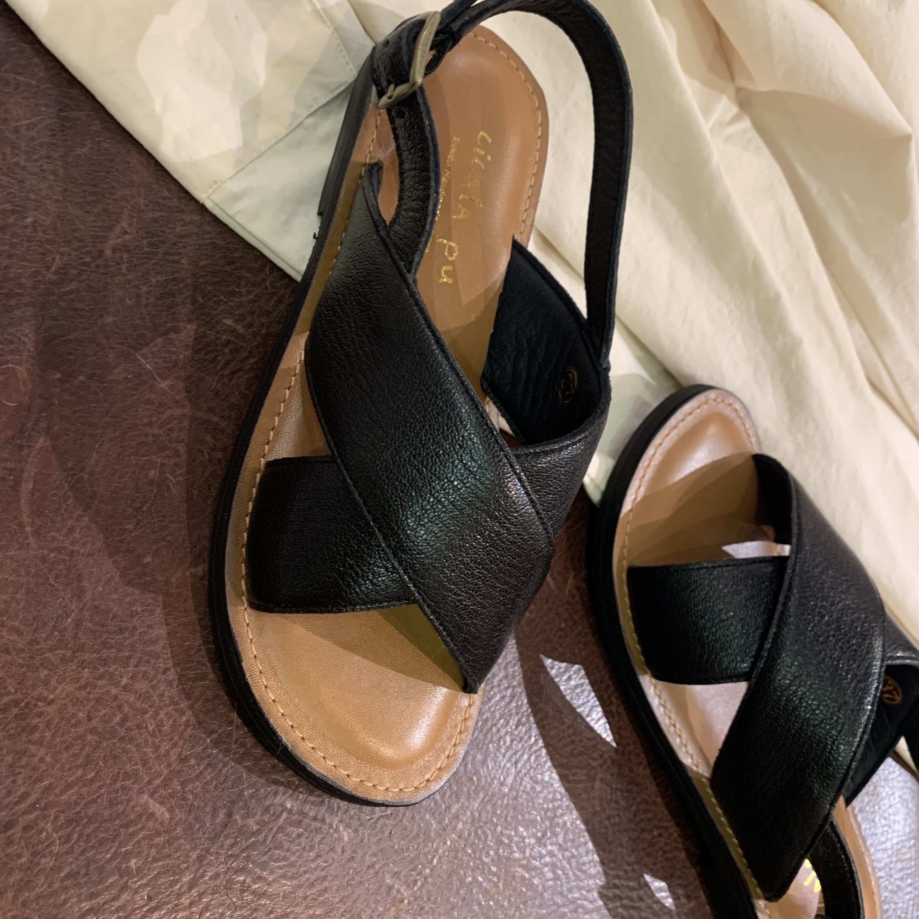 7902 義大利黑色羊皮 交叉涼鞋