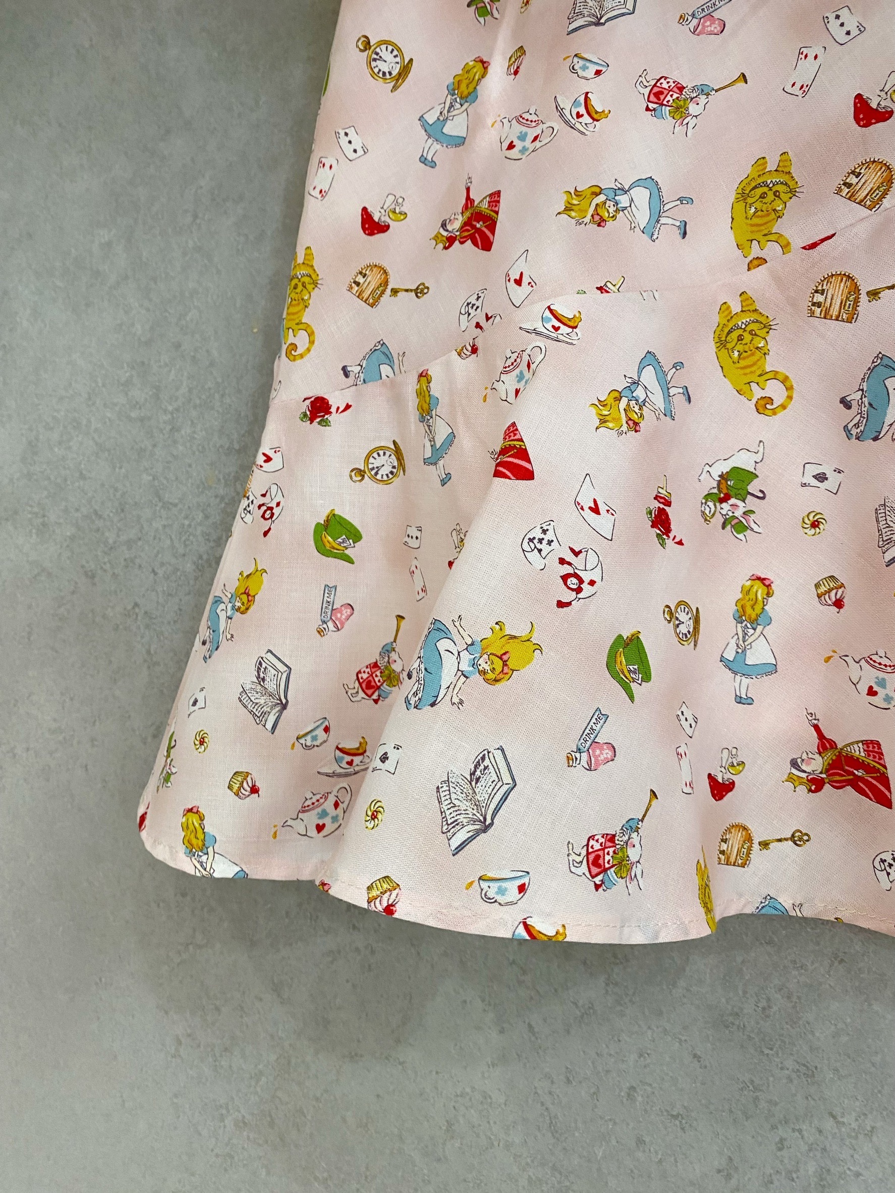 愛麗絲與紅心皇后 媽咪俏皮連褲短裙