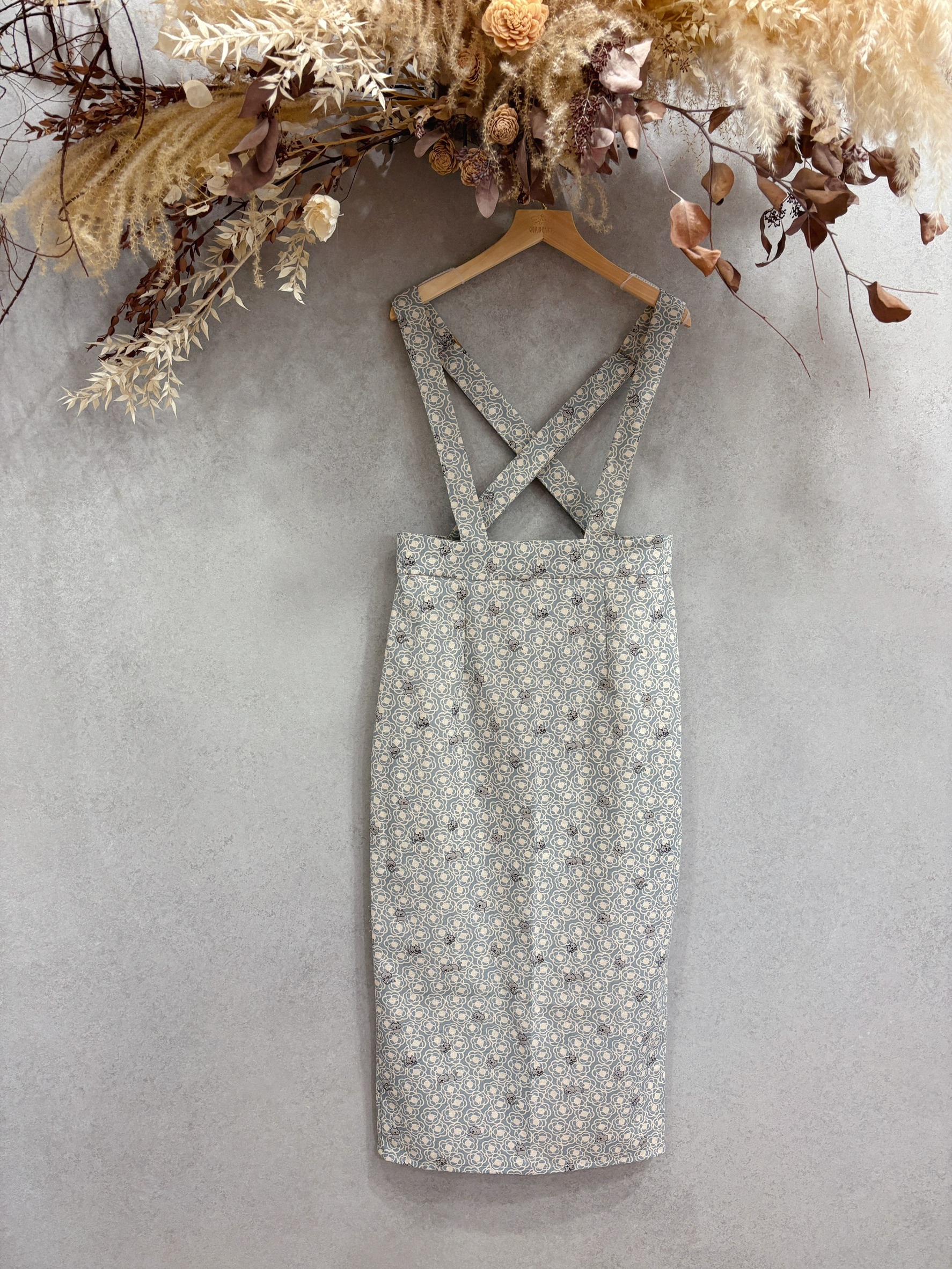 藍花朵灰貓 媽咪吊帶長窄裙