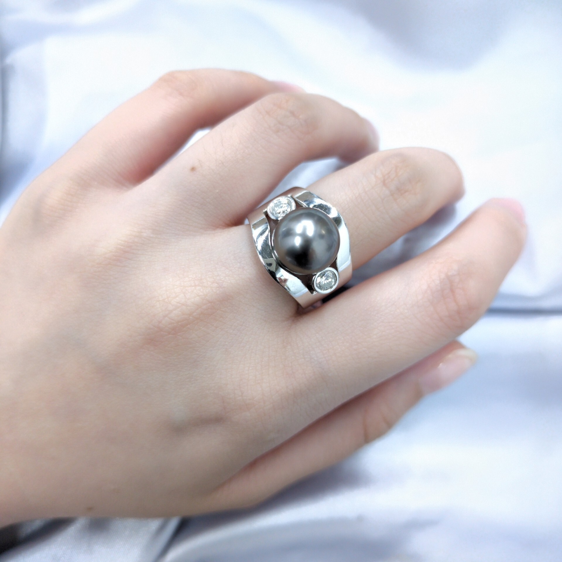 18K White Gold 0.36ct Diamond and Pearl Ring