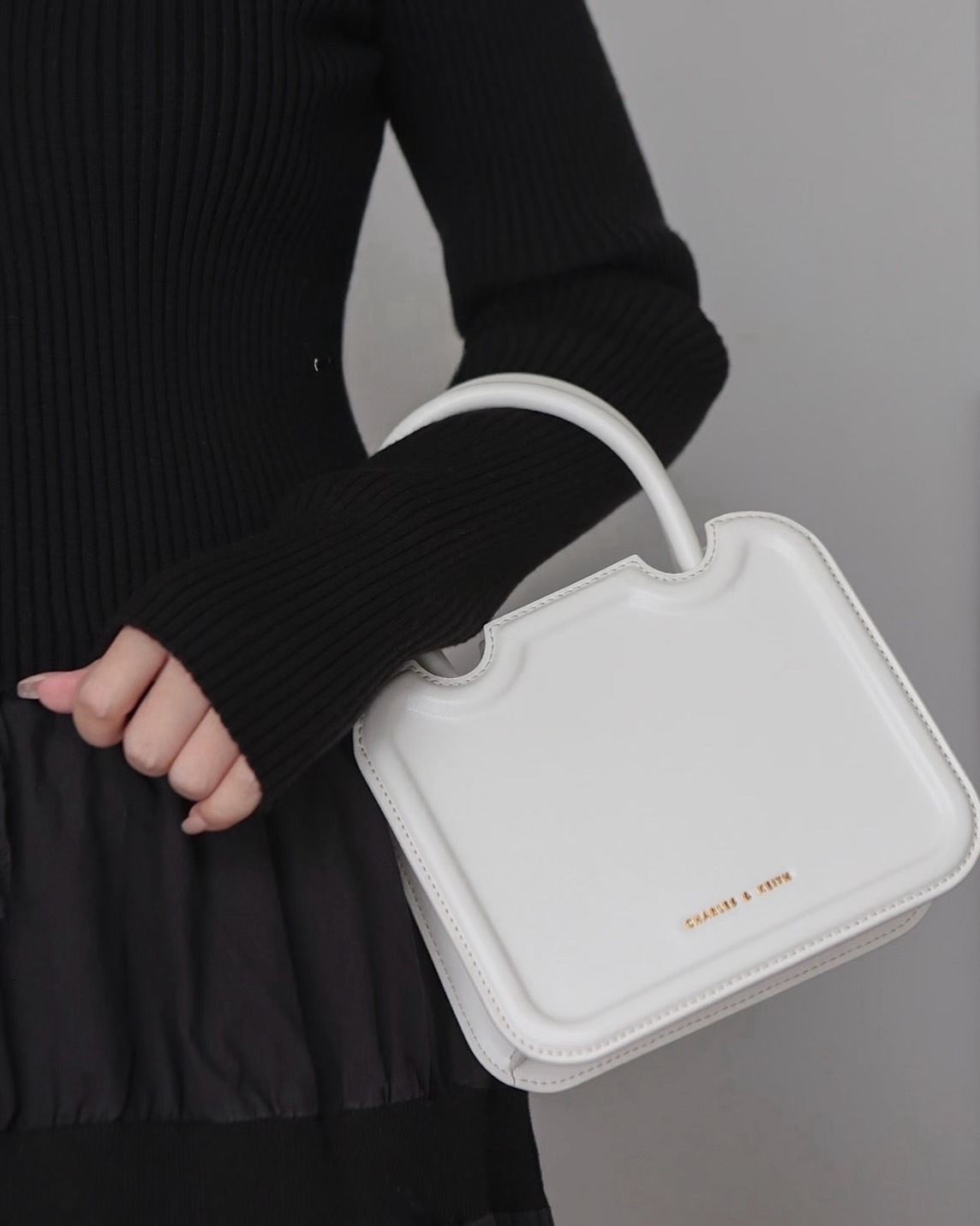 <現貨>Charles & Keith 小CK Perline 硬殼手提包 餅乾包 白色