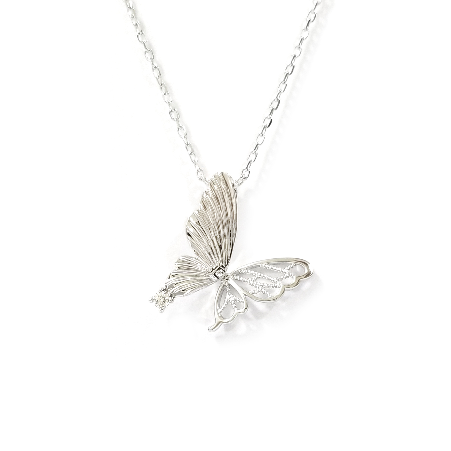 18K白金天然鑽石蝴蝶頸鏈