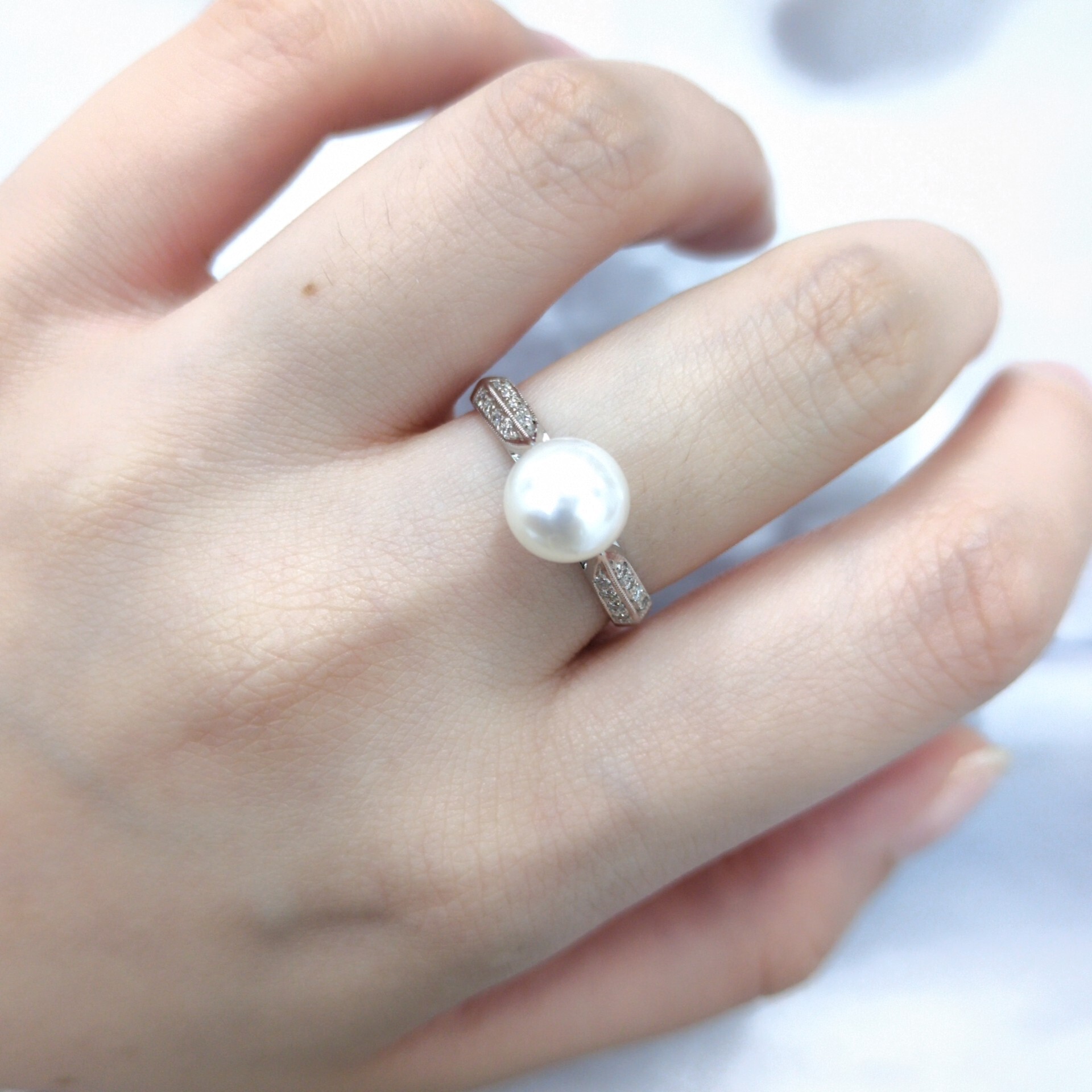18K White Gold 0.12ct Diamond and Pearl Ring