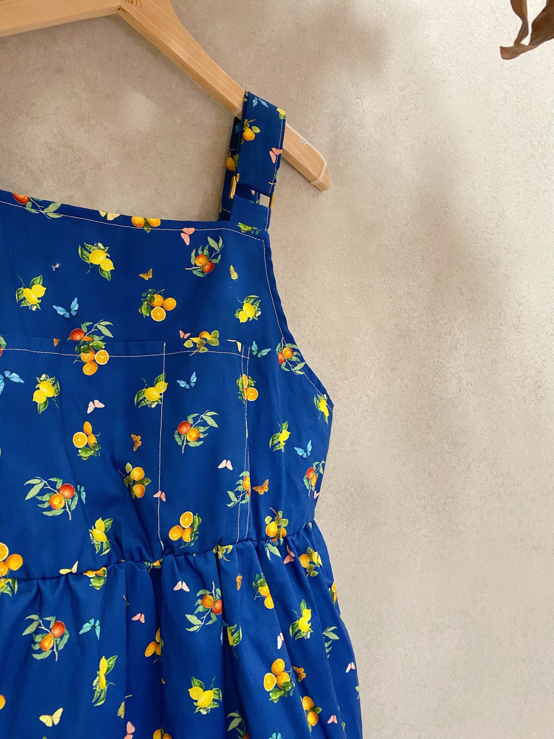 水果蝴蝶 媽咪吊帶千層短洋裝