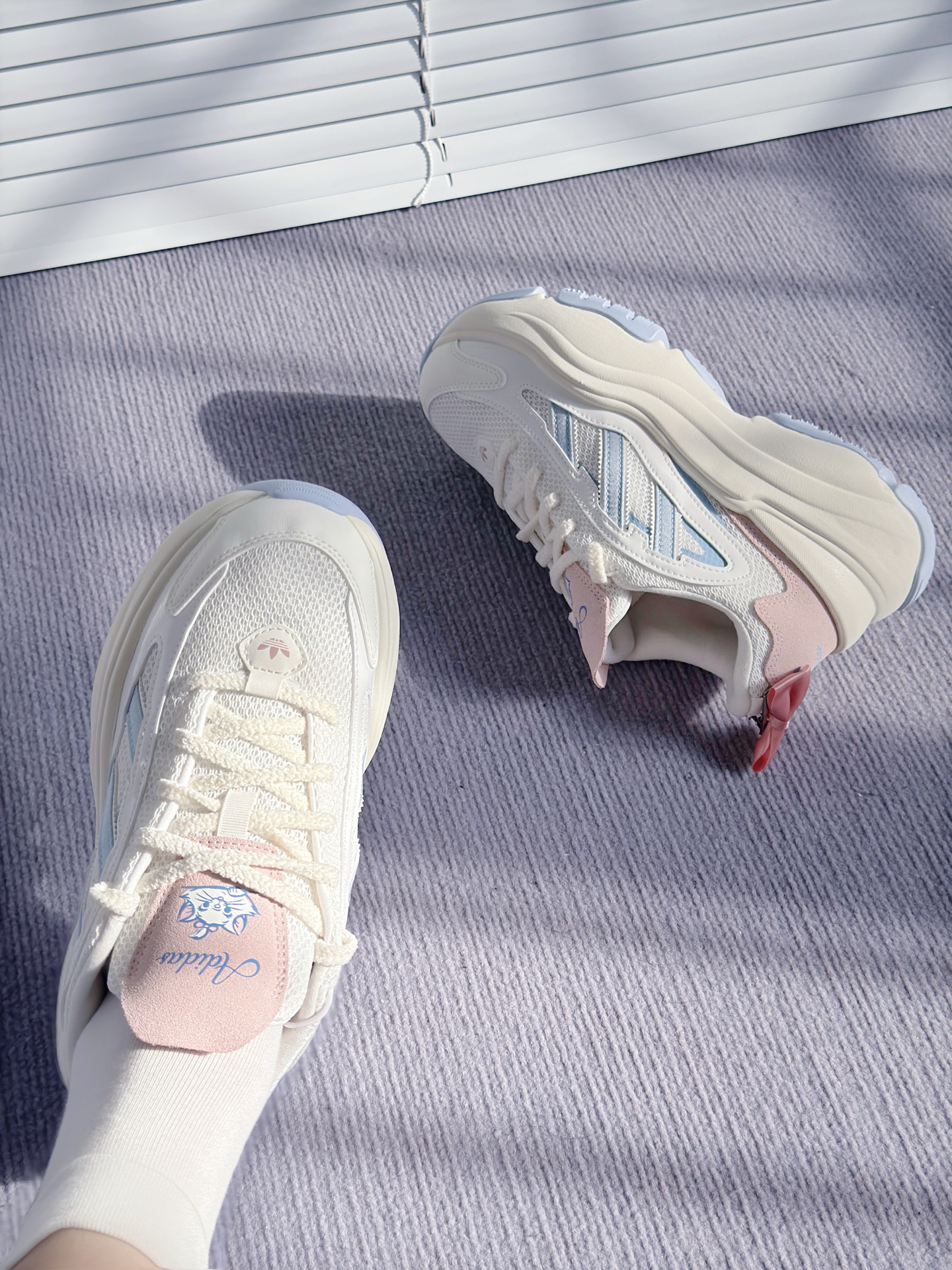 Adidas Originals Ozgaia x 迪士尼 貓兒歷險記 瑪麗喵 米白色 水藍色 粉色 蝴蝶結 厚底 老爹鞋 慢跑鞋 JR4240/預購