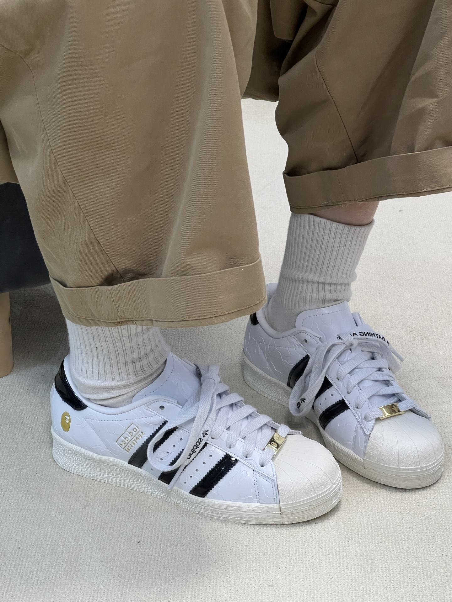 A Bathing Ape x Adidas Originals Superstar 白黑色 奶油白 雕花 漆皮 板鞋 貝殼鞋 BAPE 猿人 JR2701/預購