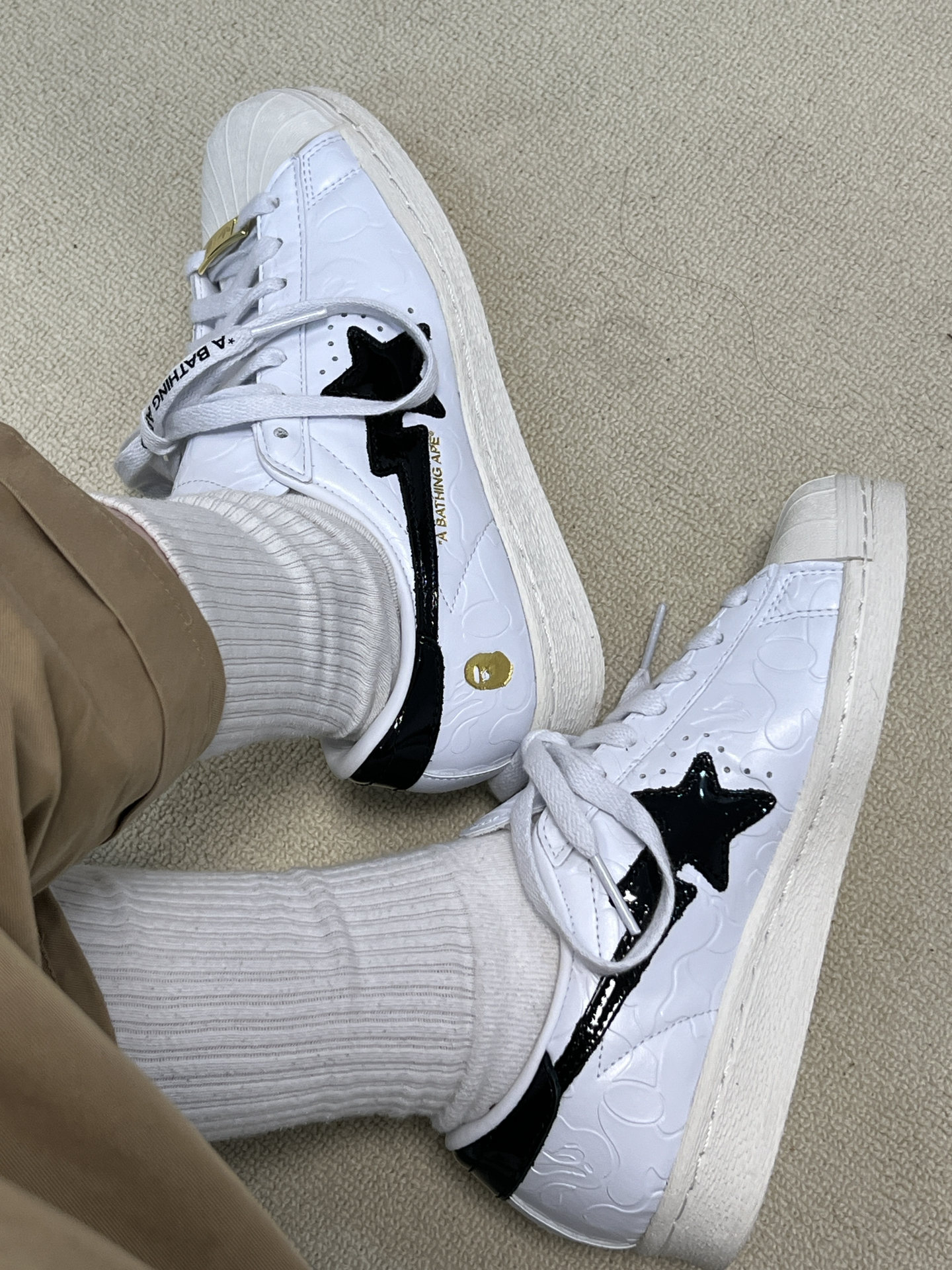 A Bathing Ape x Adidas Originals Superstar 白黑色 奶油白 雕花 漆皮 板鞋 貝殼鞋 BAPE 猿人 JR2701/預購