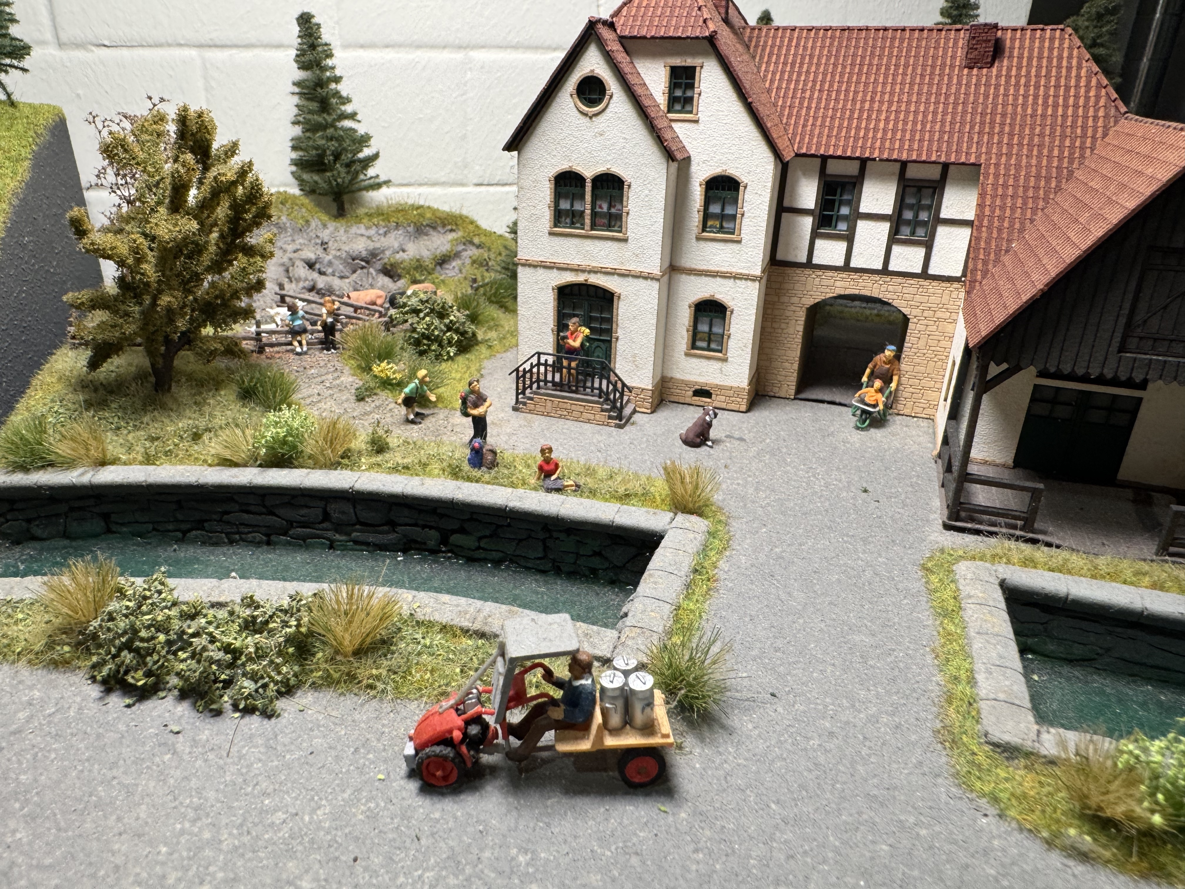 中型景 HO規 歐洲農莊的一天