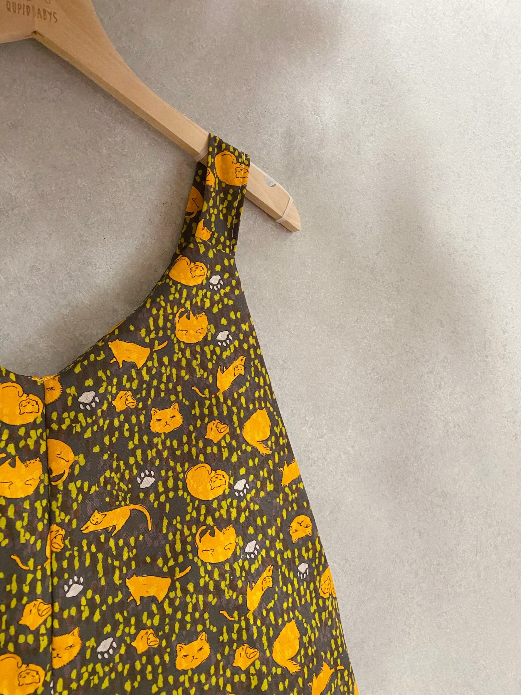 秋日慵懶貓咪 媽咪A字短洋裝