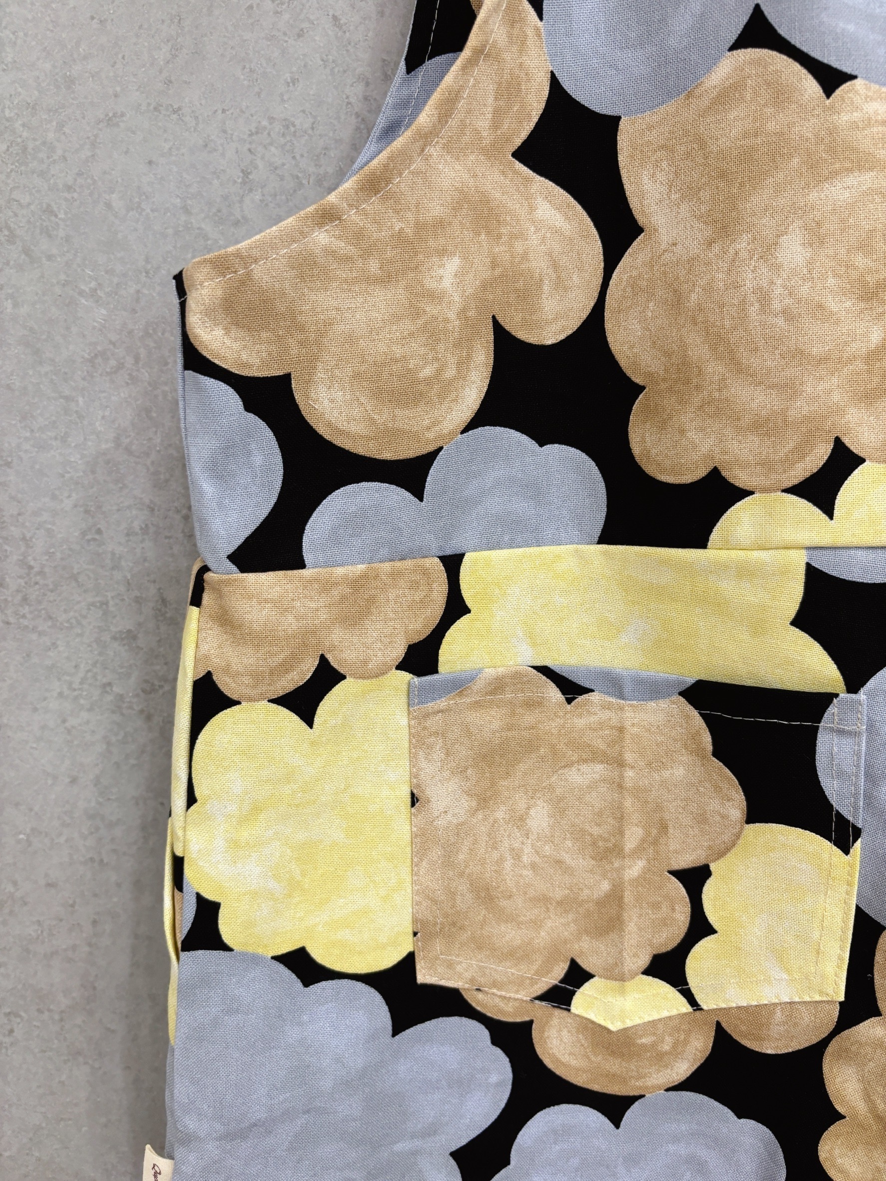 黑底棉花糖 媽咪吊帶短褲