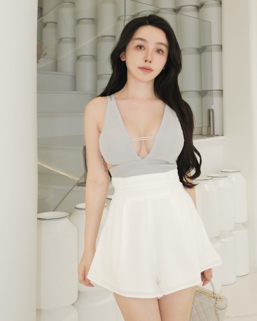 訂製-性感線條深V美背短上衣