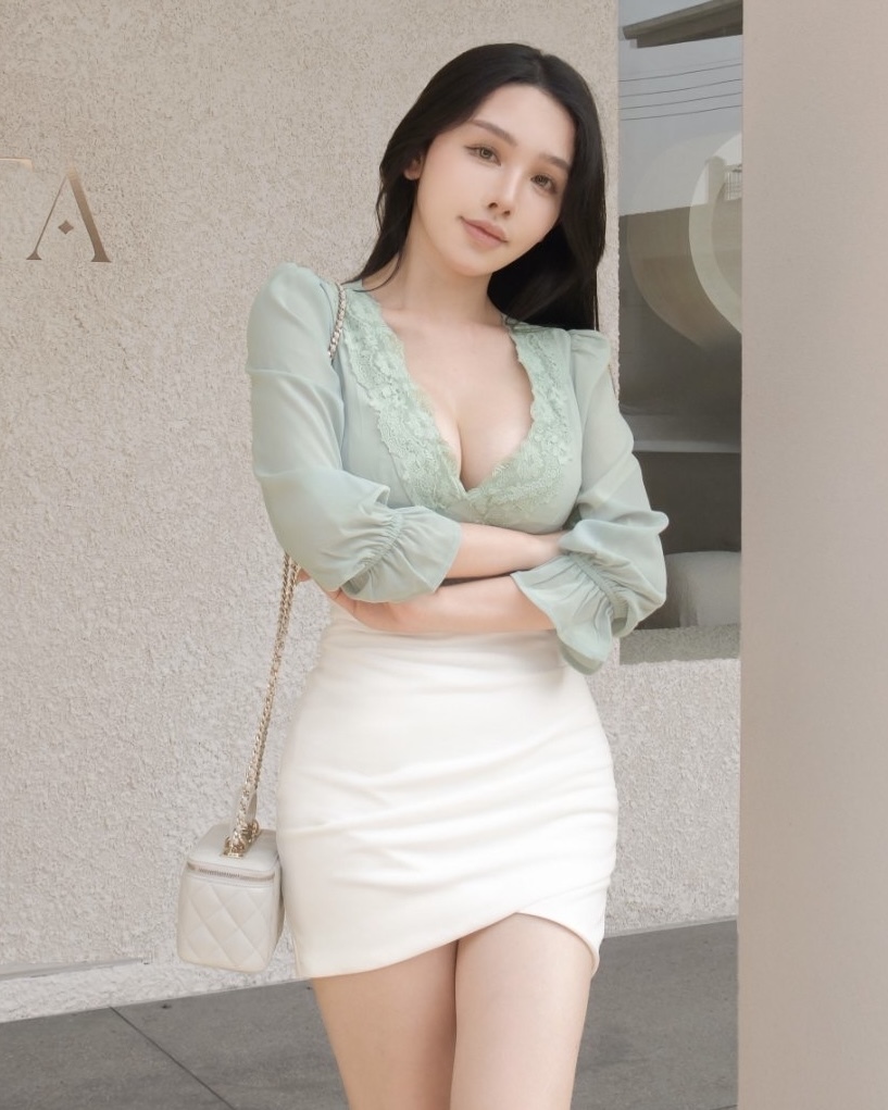 訂製-古典蕾絲深V雪紡上衣