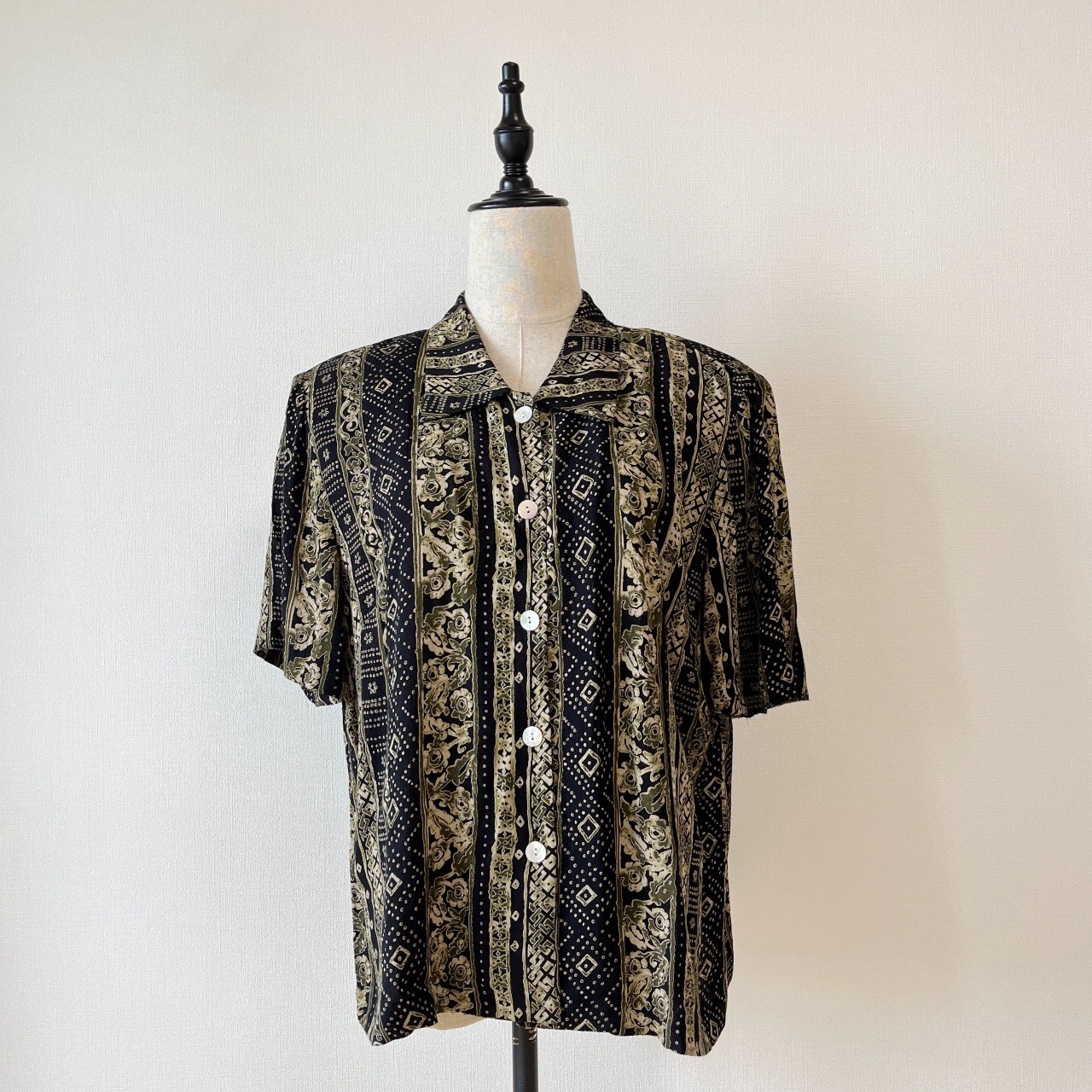 K & Company黑色型格花紋古著上衣