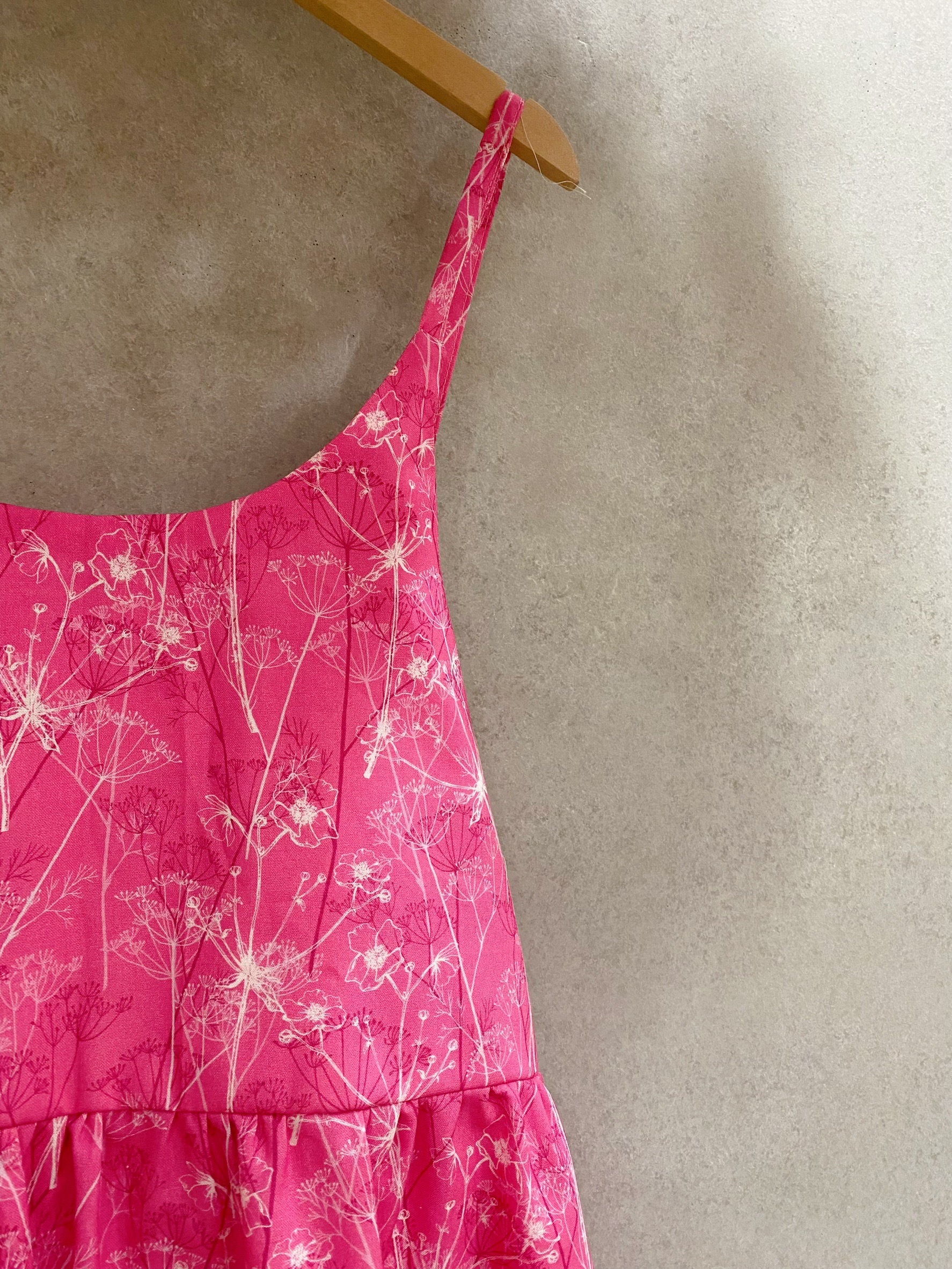 芭比粉蒲公英 媽咪吊帶蛋糕長洋裝