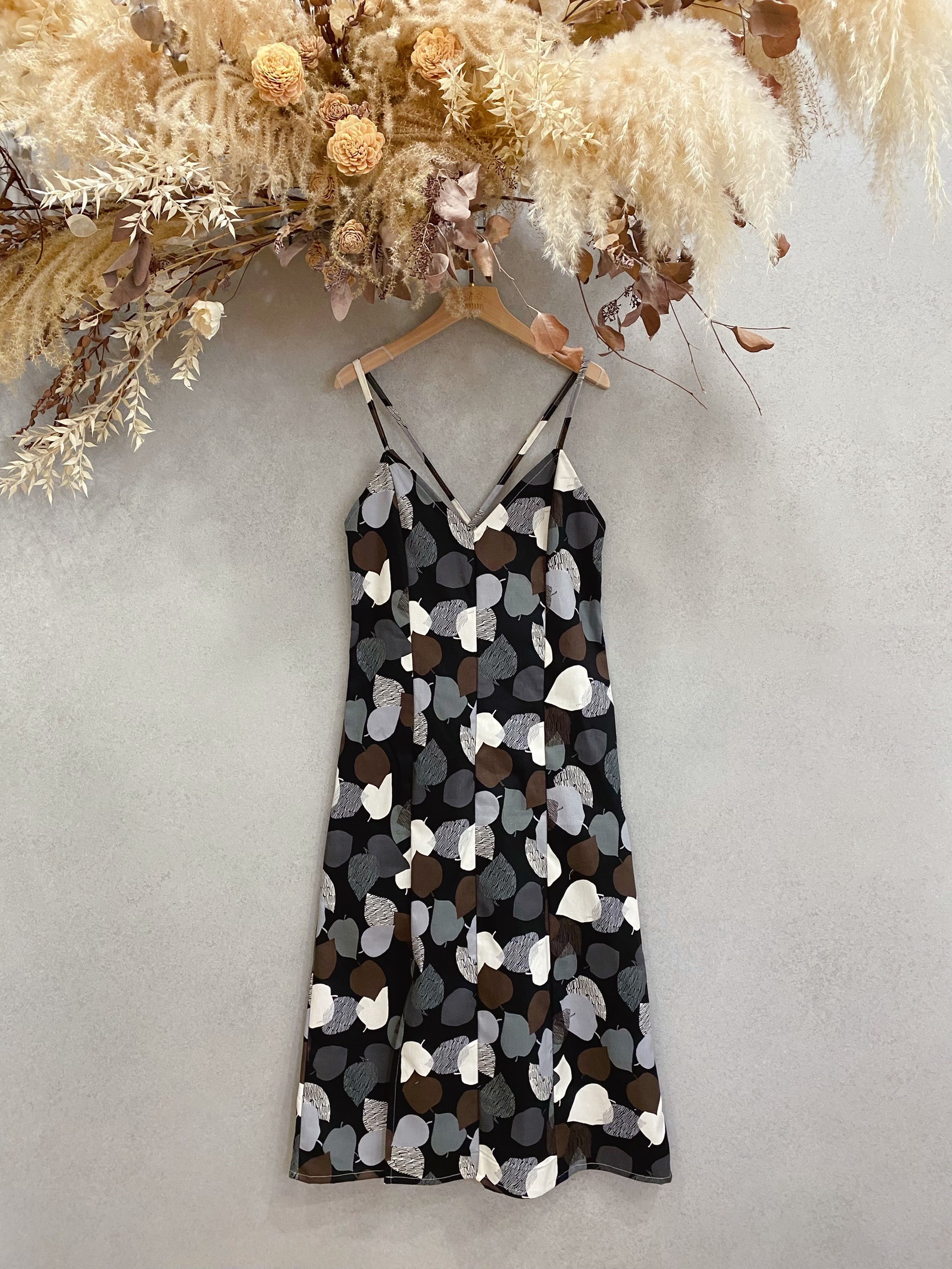 咖啡線條葉片  媽咪後交叉合身長洋裝(S)