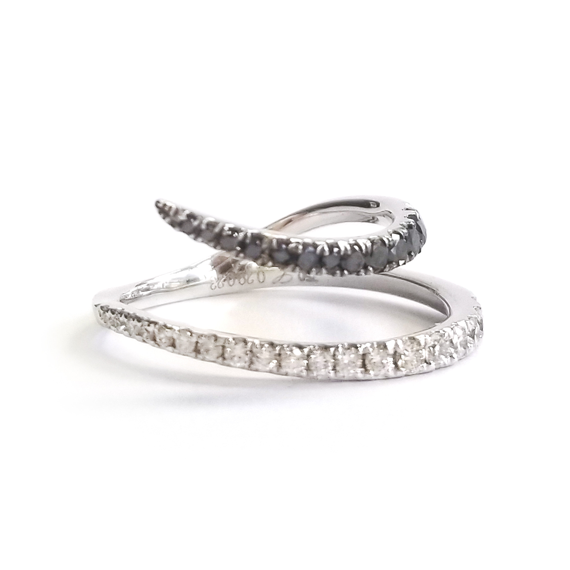 18K白金天然鑽石戒指