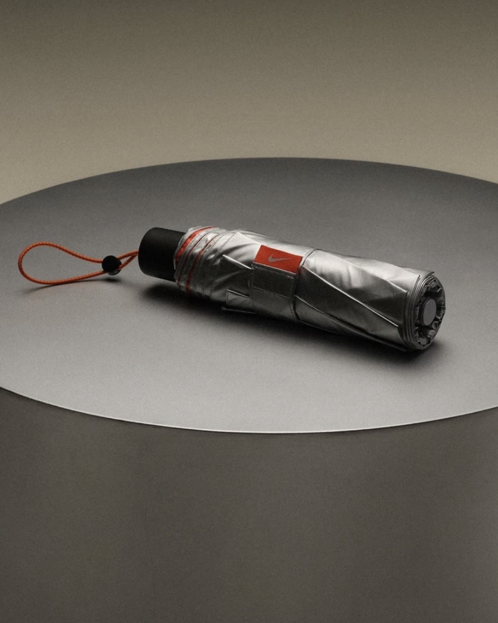 <買1就送1收納袋> Nike專屬 國外限定 夏日晴雨兩用傘 銀橘色 摺疊傘 兩用 收納袋