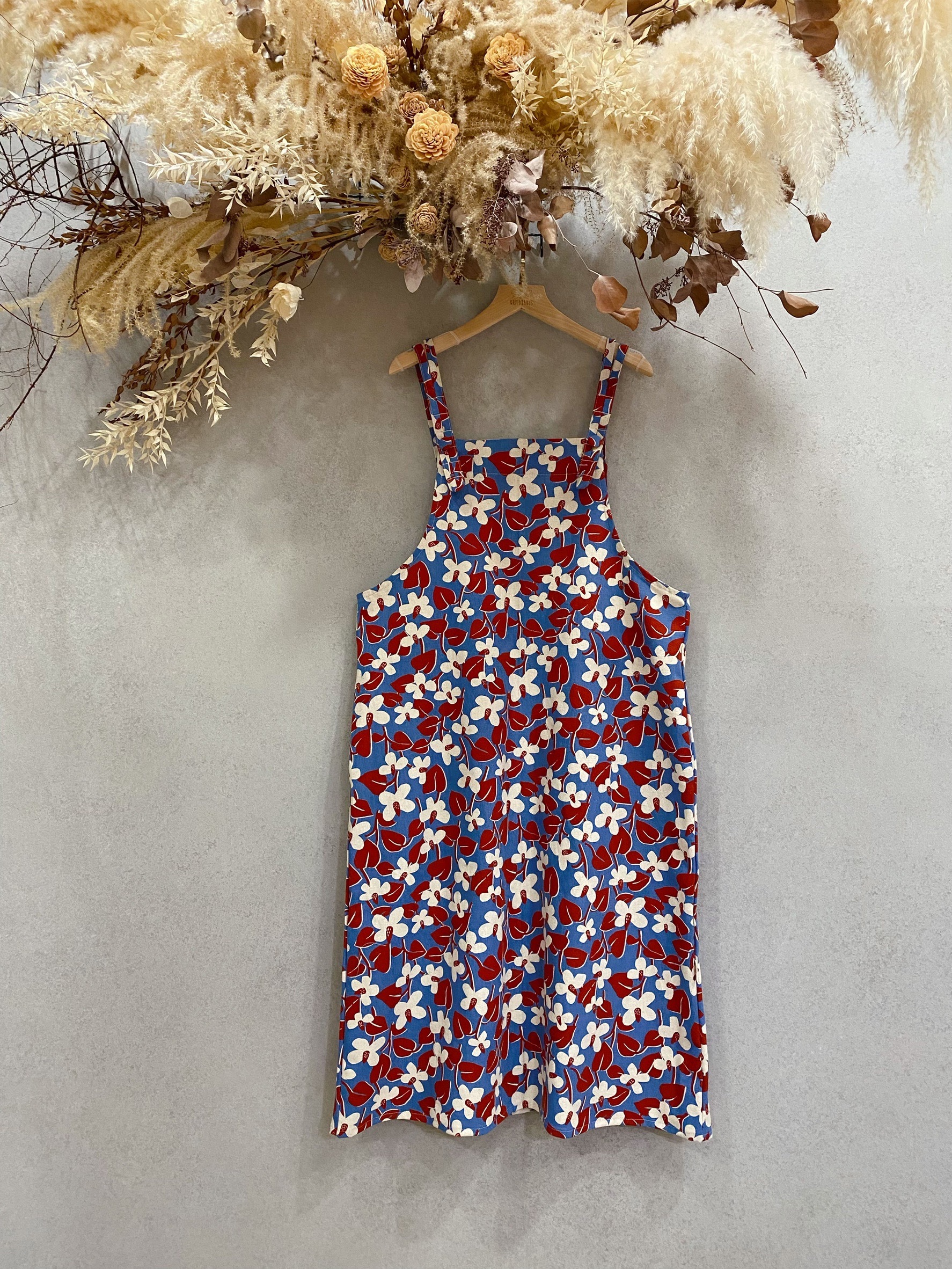 紅葉片草莓花 媽咪吊帶包釦長洋裝