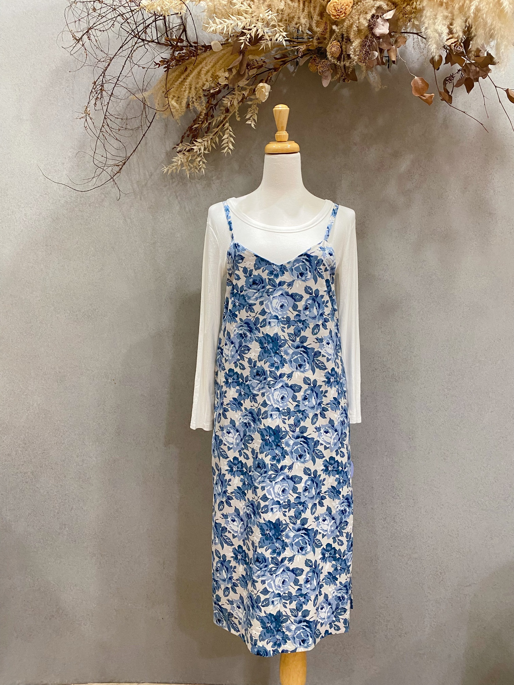 米灰底藍玫瑰 媽咪雙側開衩長洋裝