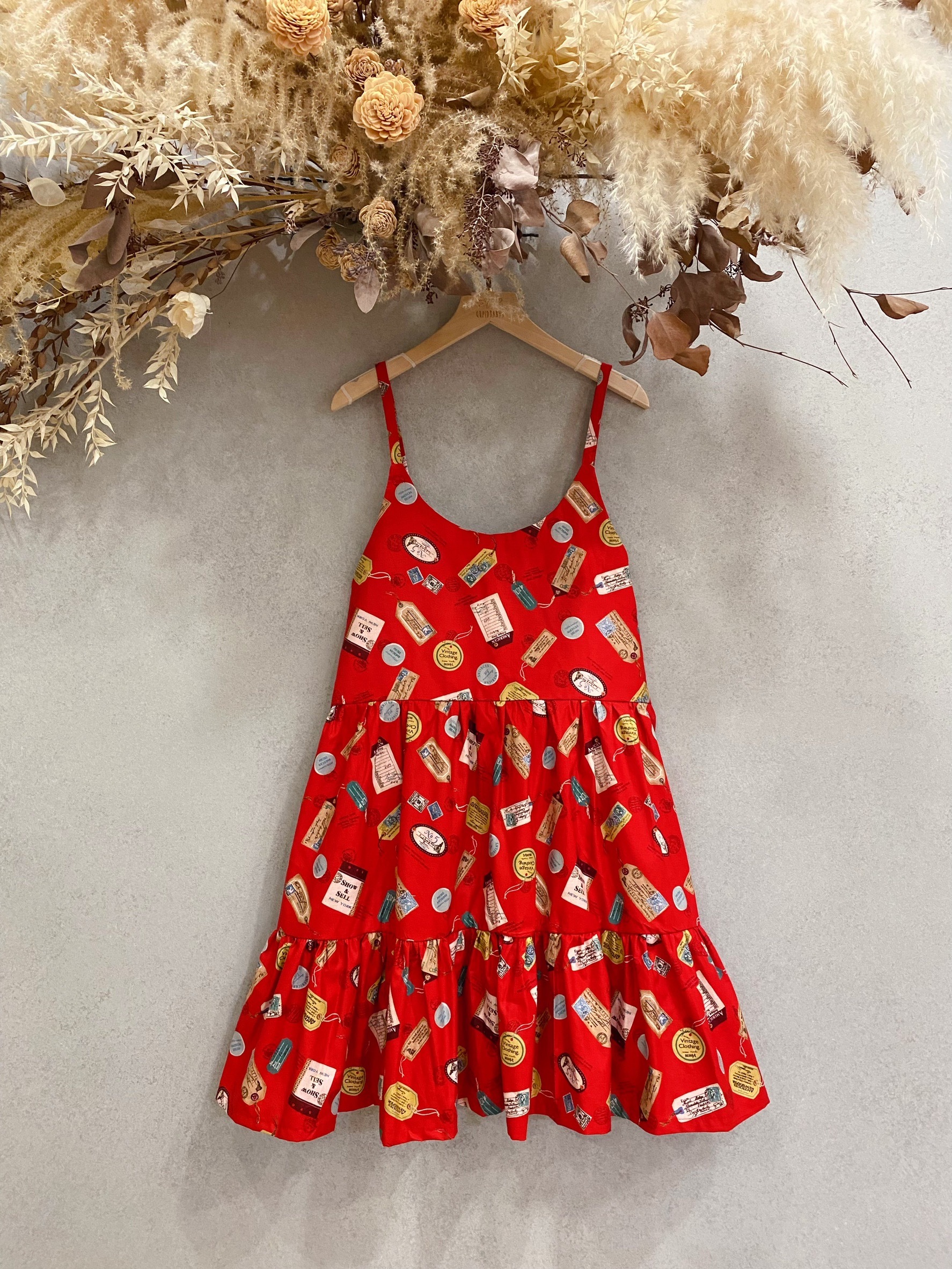 紅底復古標籤 媽咪吊帶蛋糕短洋裝