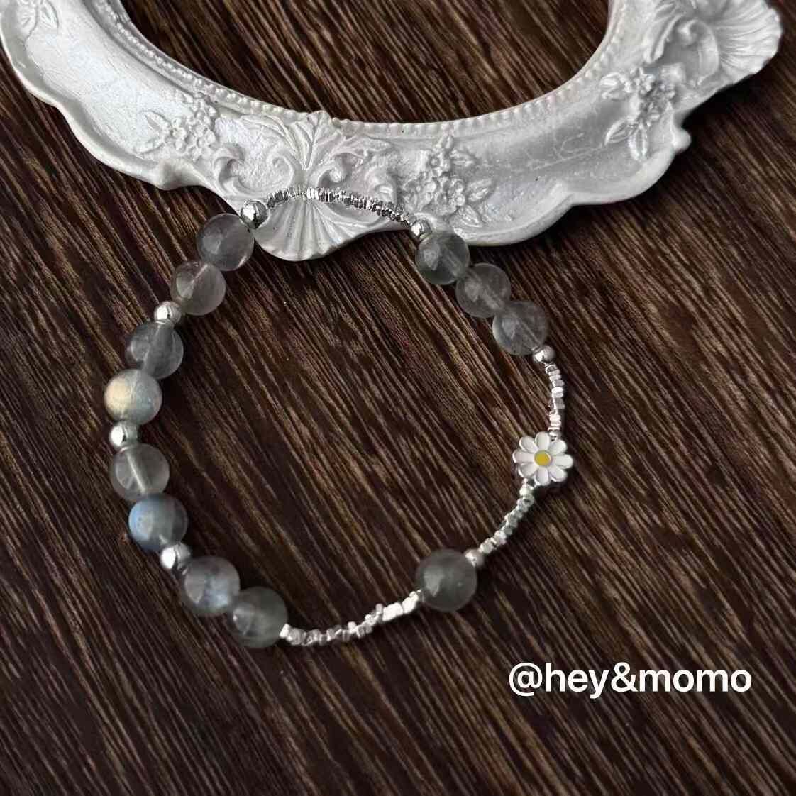 HM4372 925銀小雛菊碎銀灰月光石彈力繩手鍊