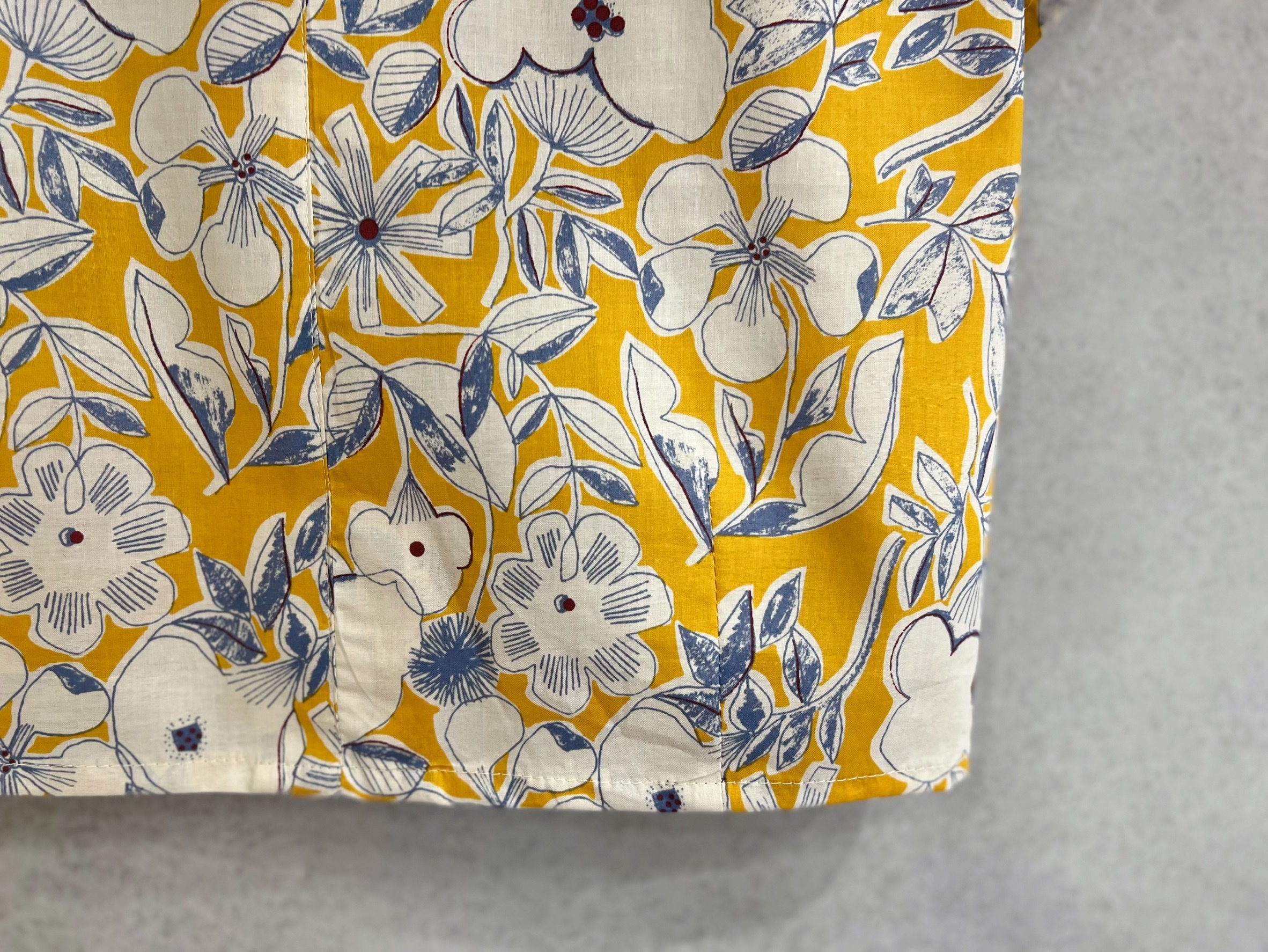 黃底藍線花 媽咪V領短上衣